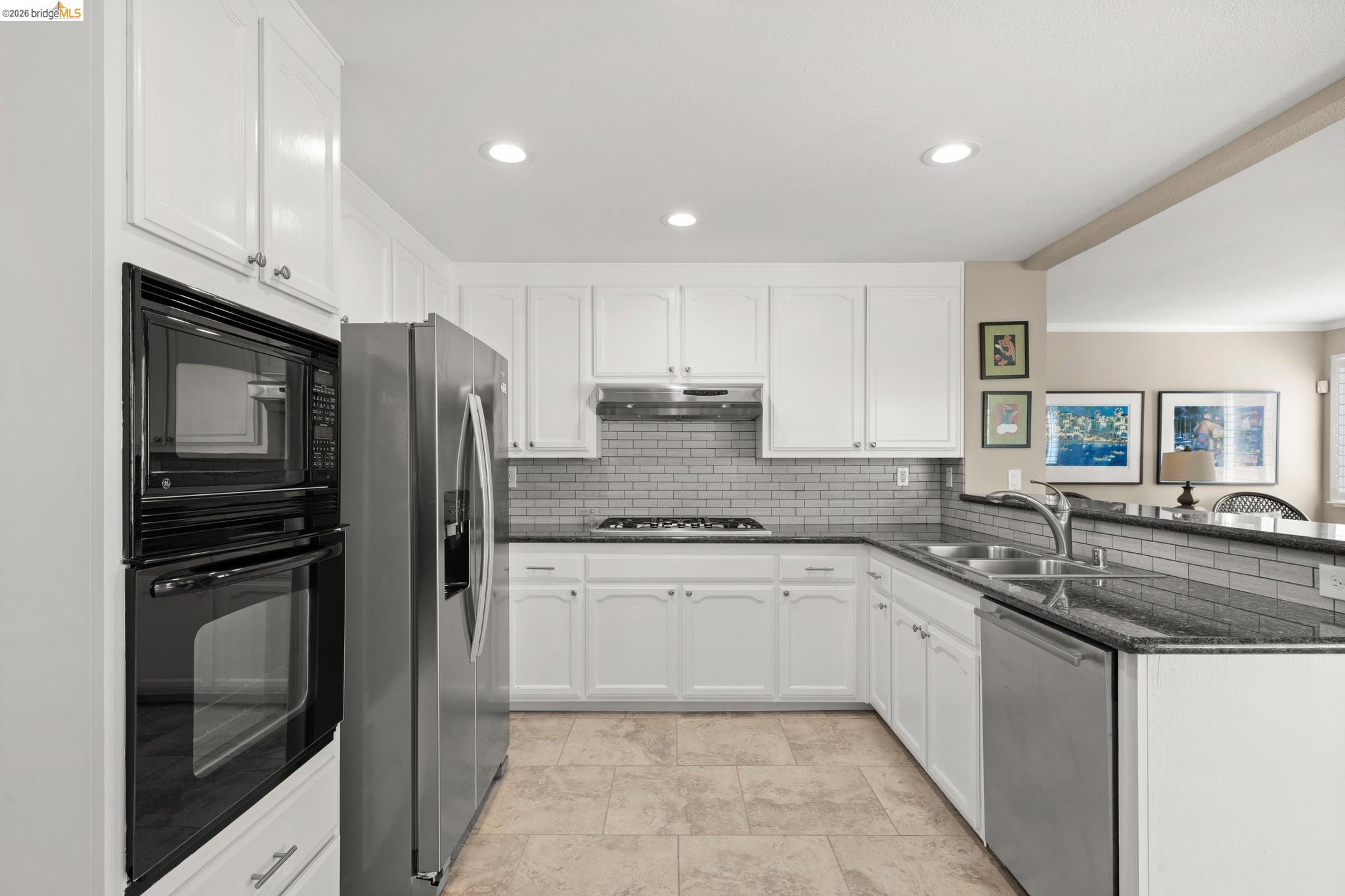 2216 Colonial Ct