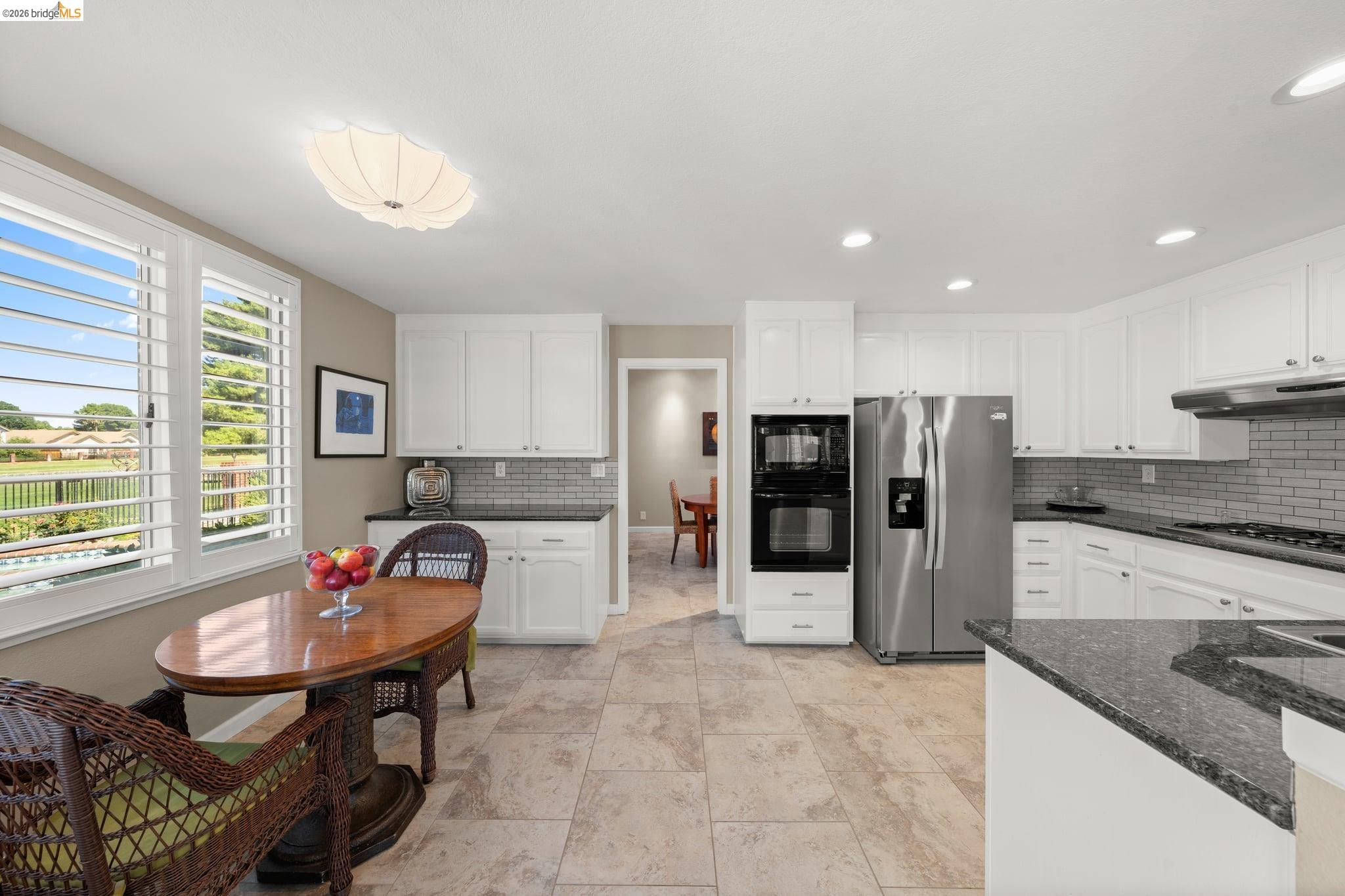 2216 Colonial Ct