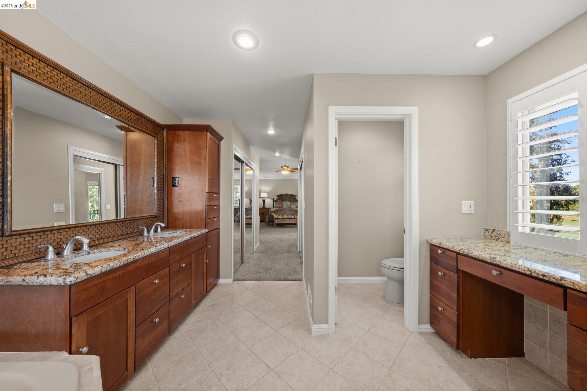 2216 Colonial Ct