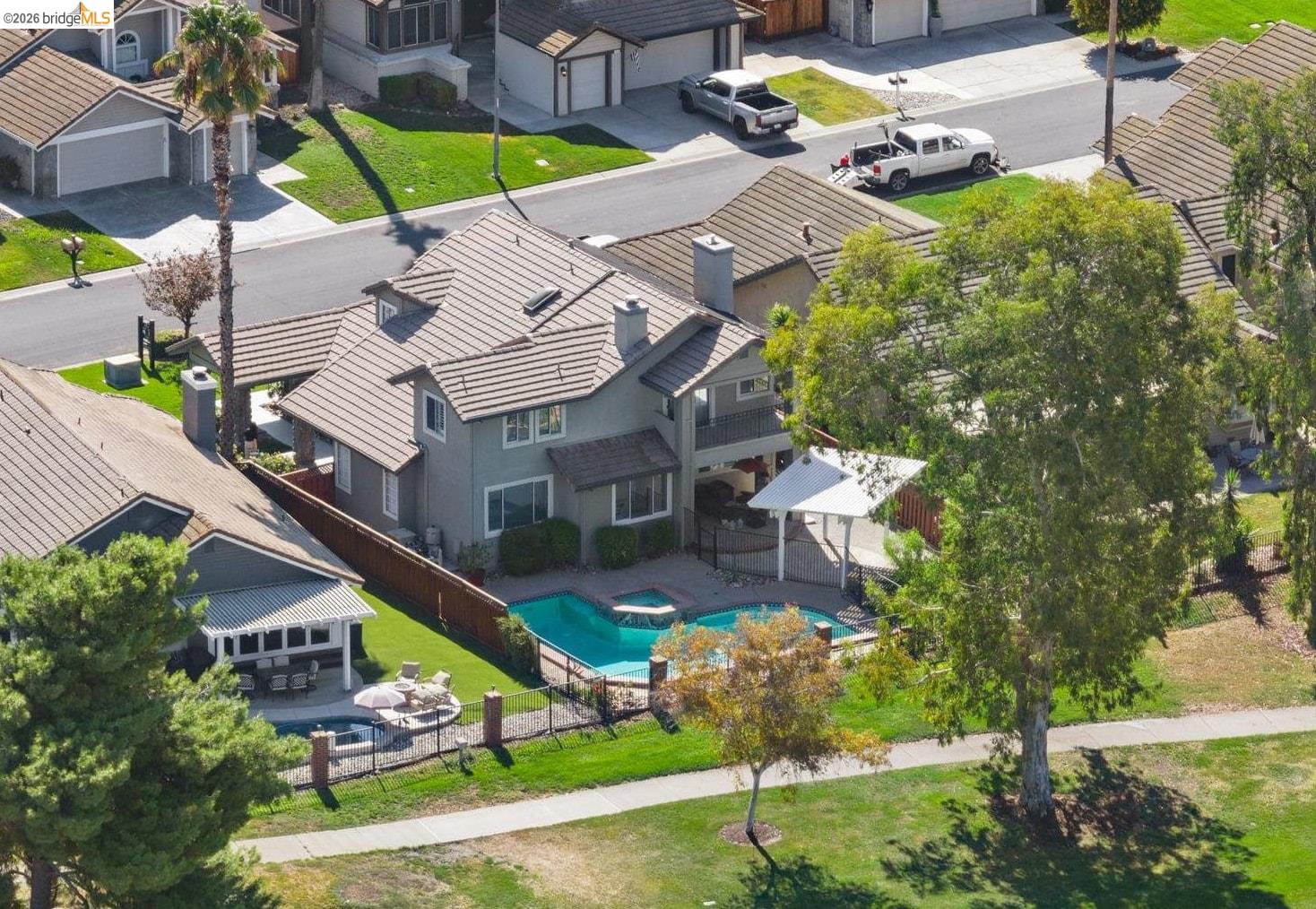 2216 Colonial Ct