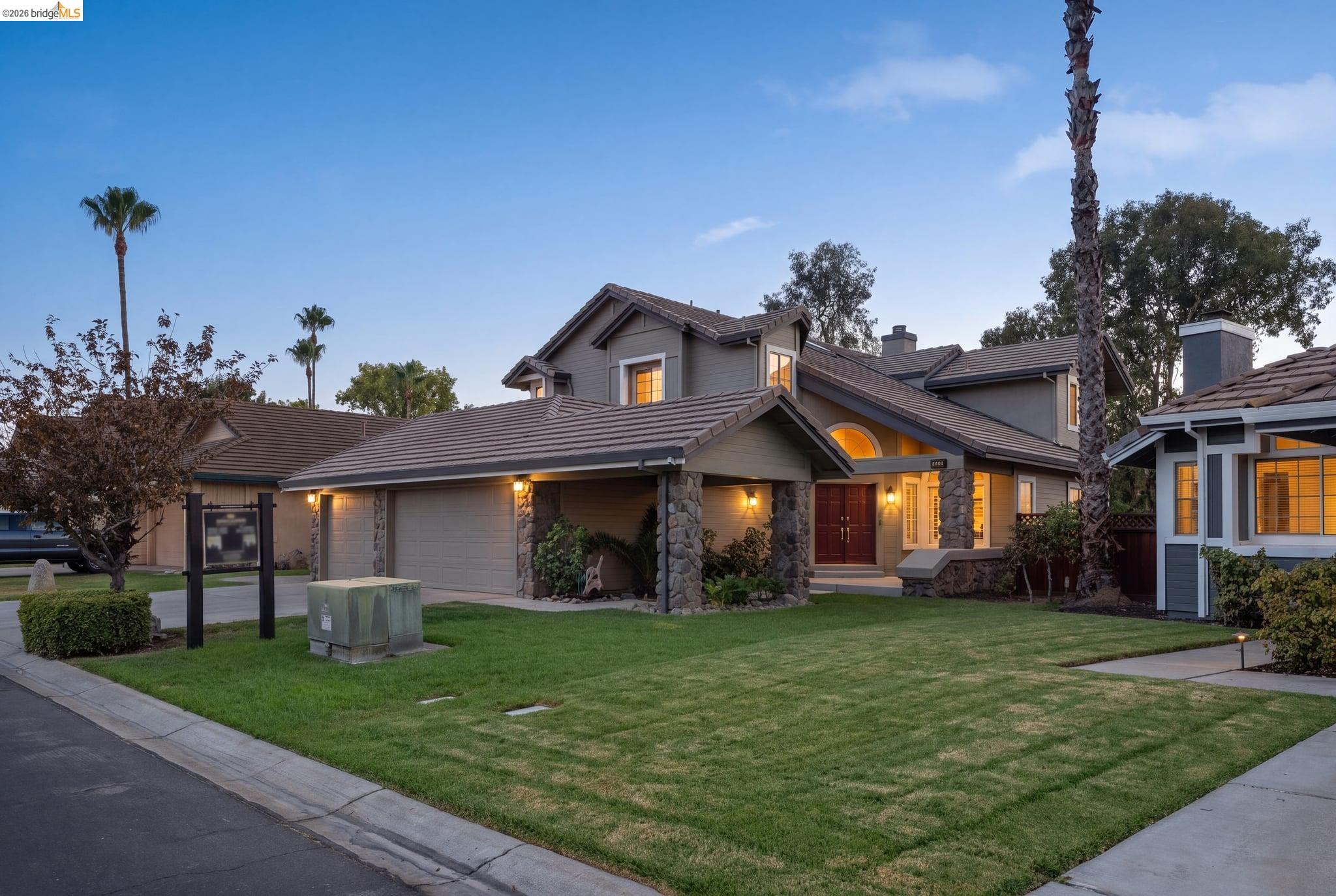2216 Colonial Ct