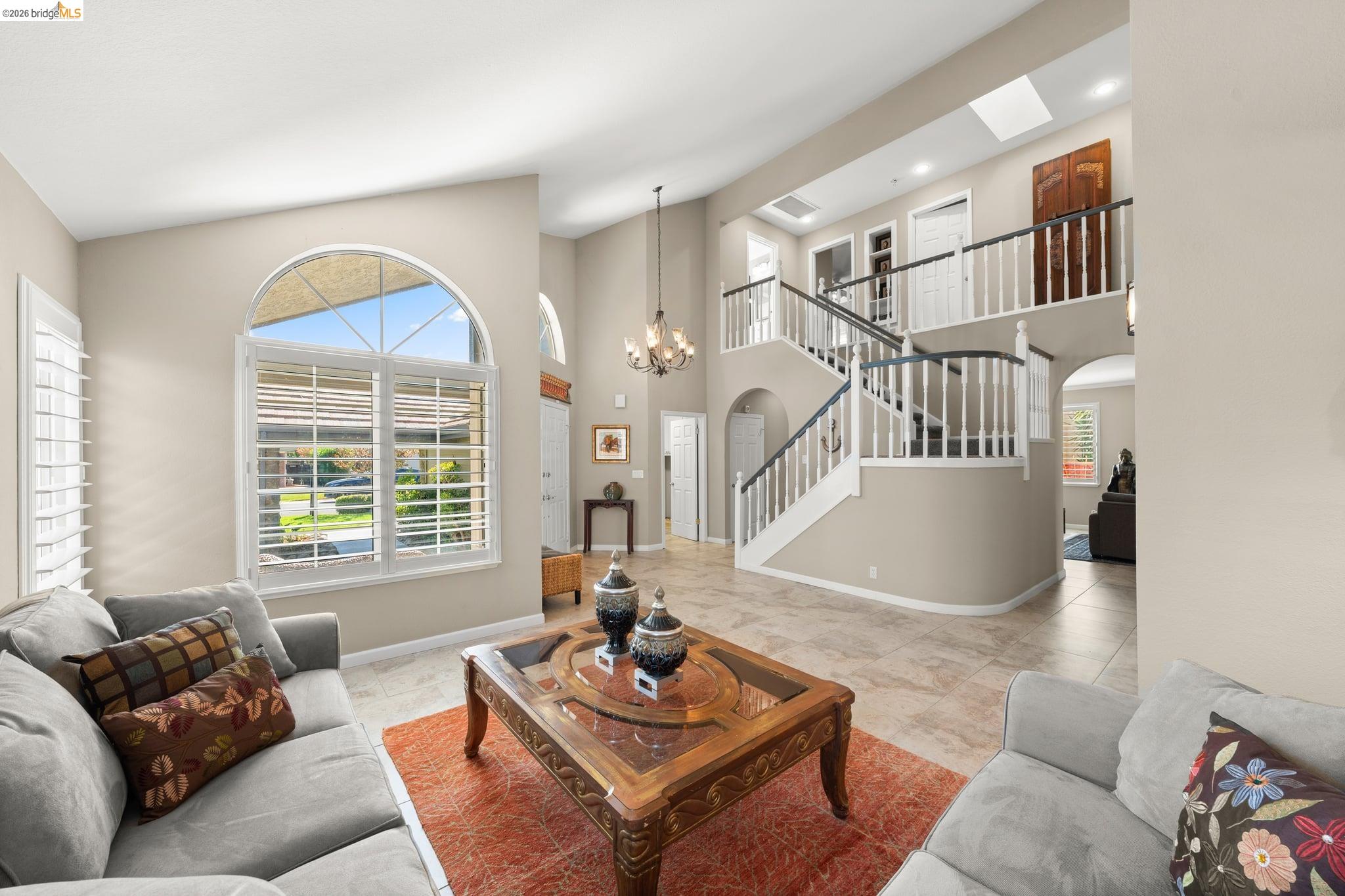 2216 Colonial Ct