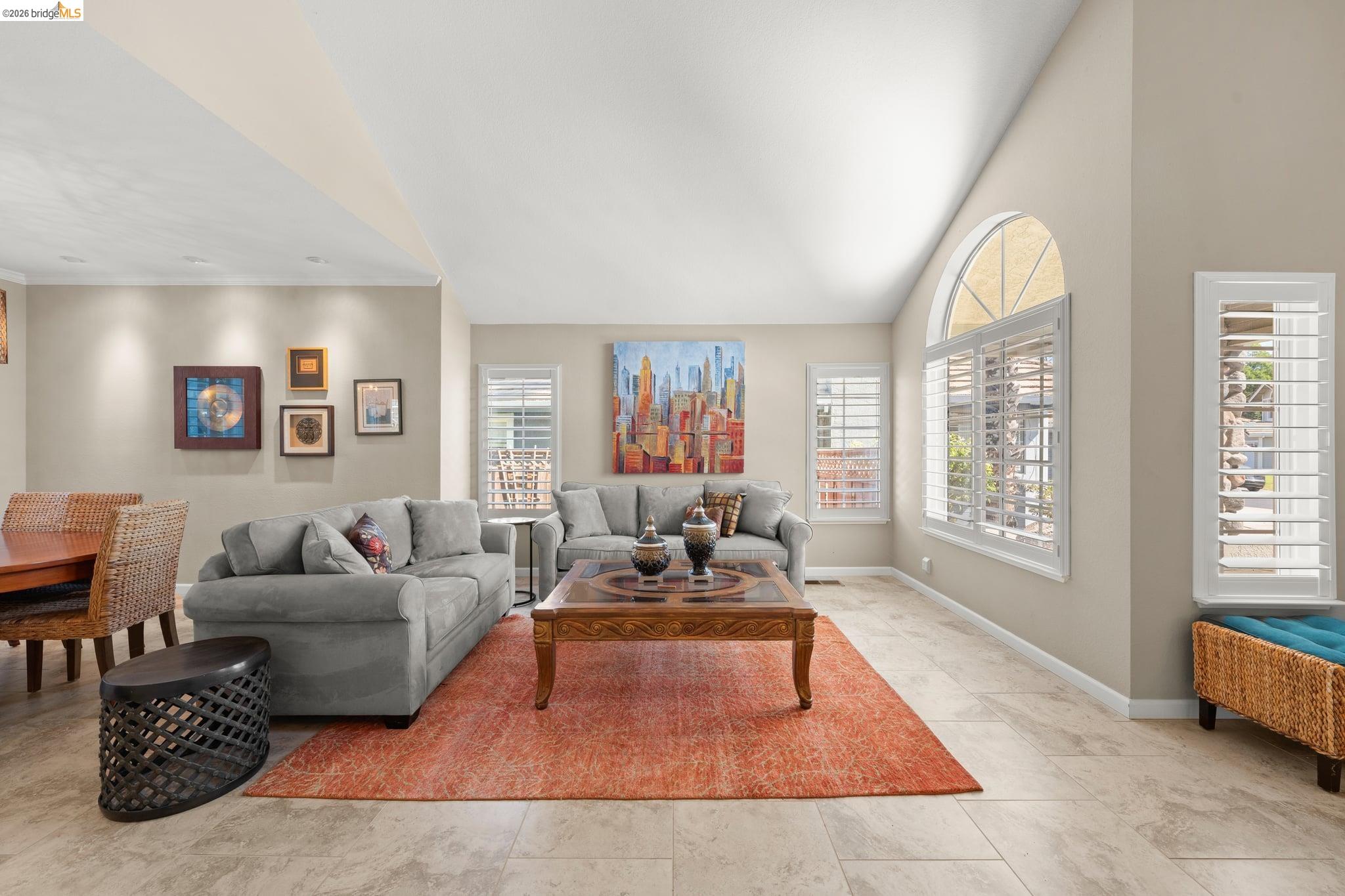 2216 Colonial Ct