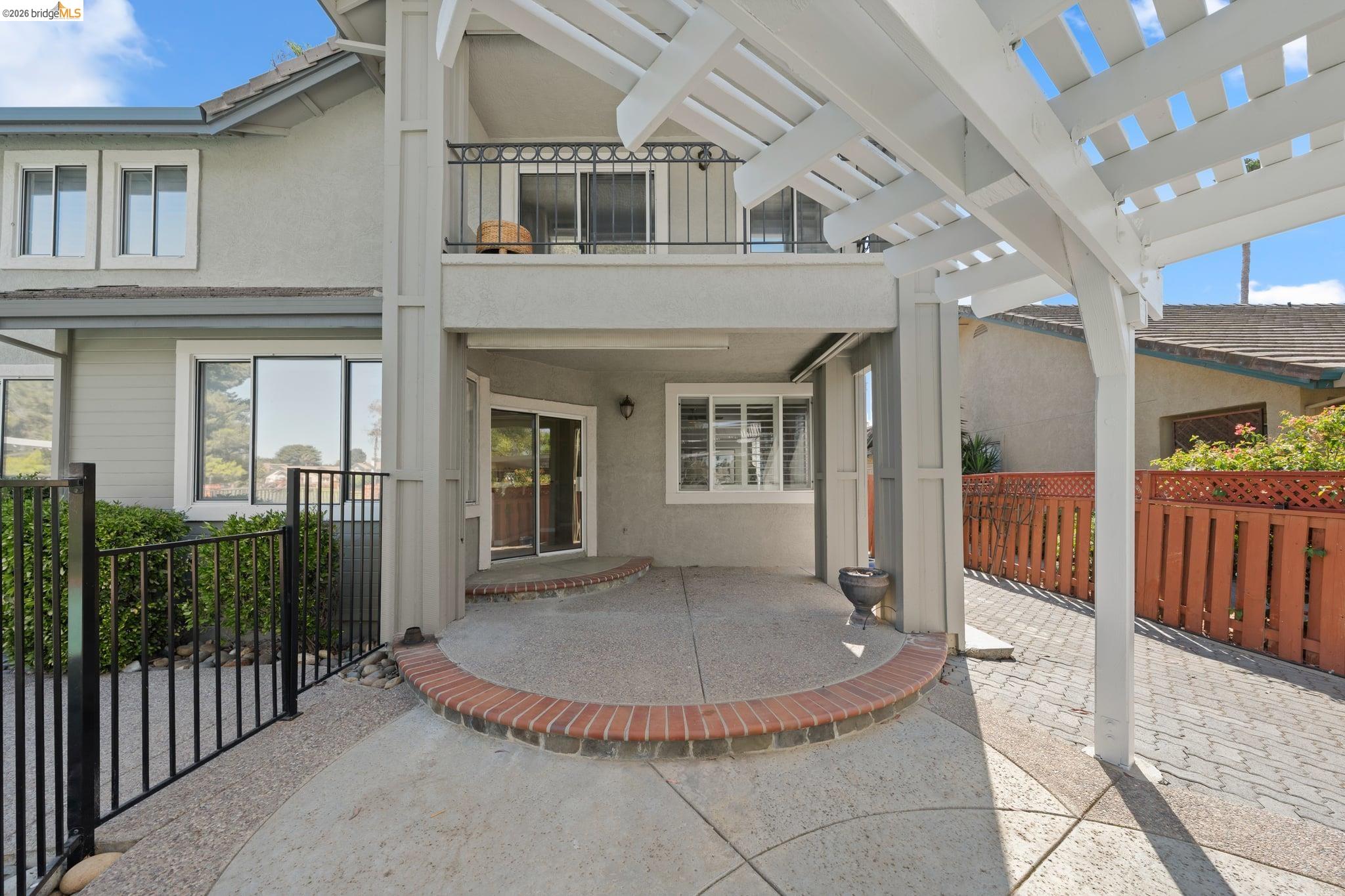 2216 Colonial Ct