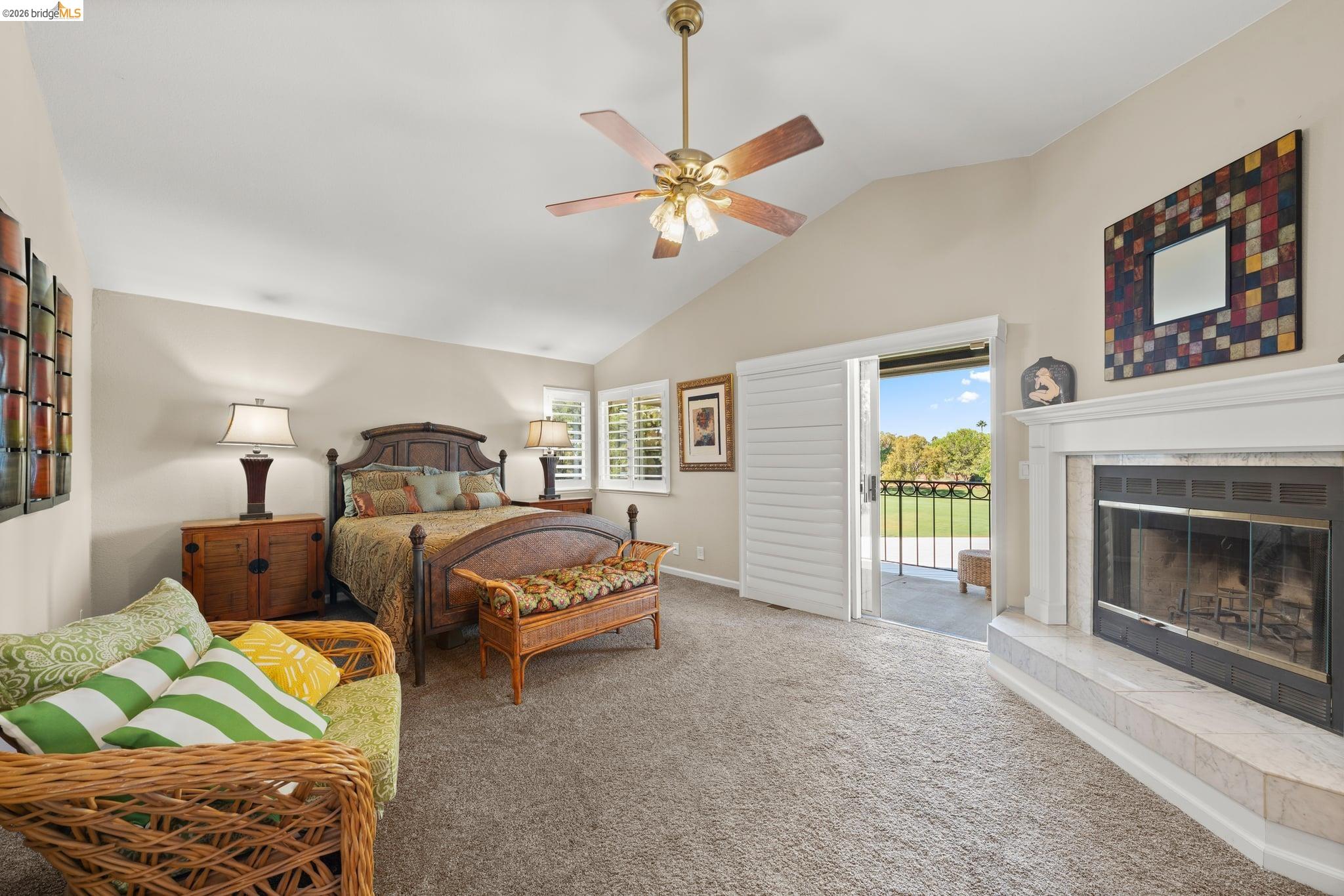 2216 Colonial Ct