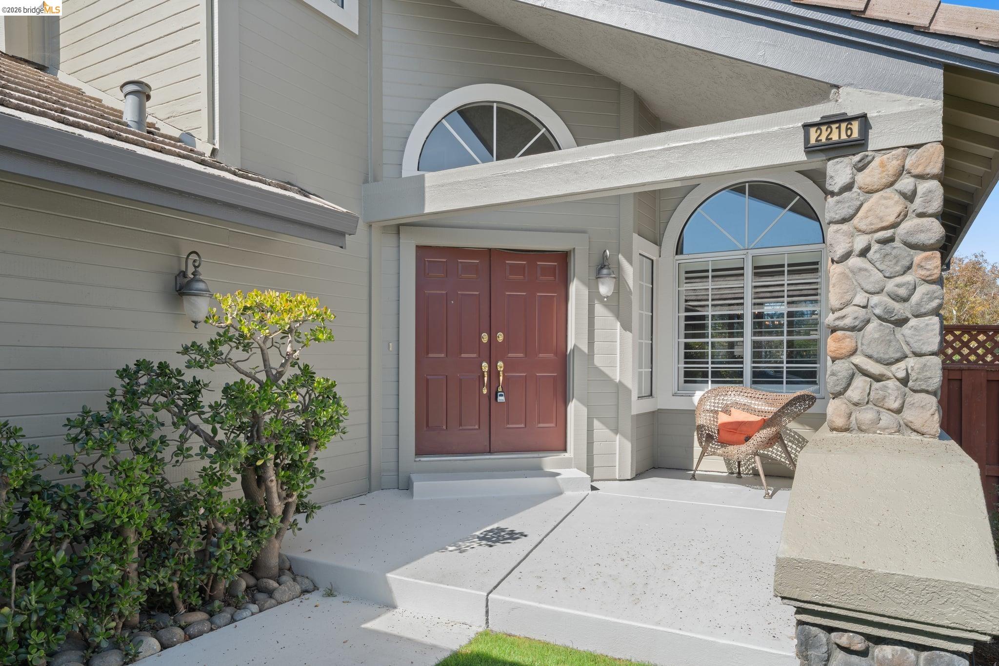 2216 Colonial Ct