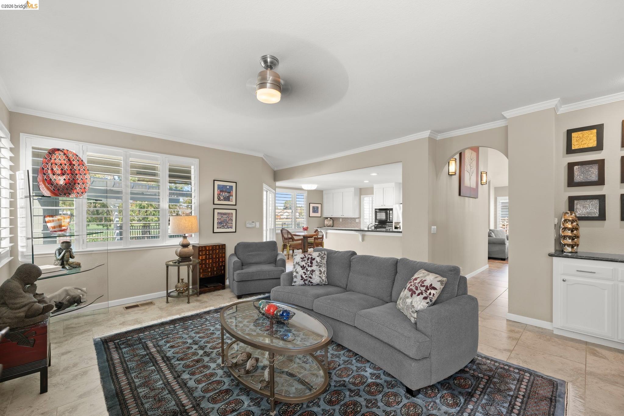 2216 Colonial Ct