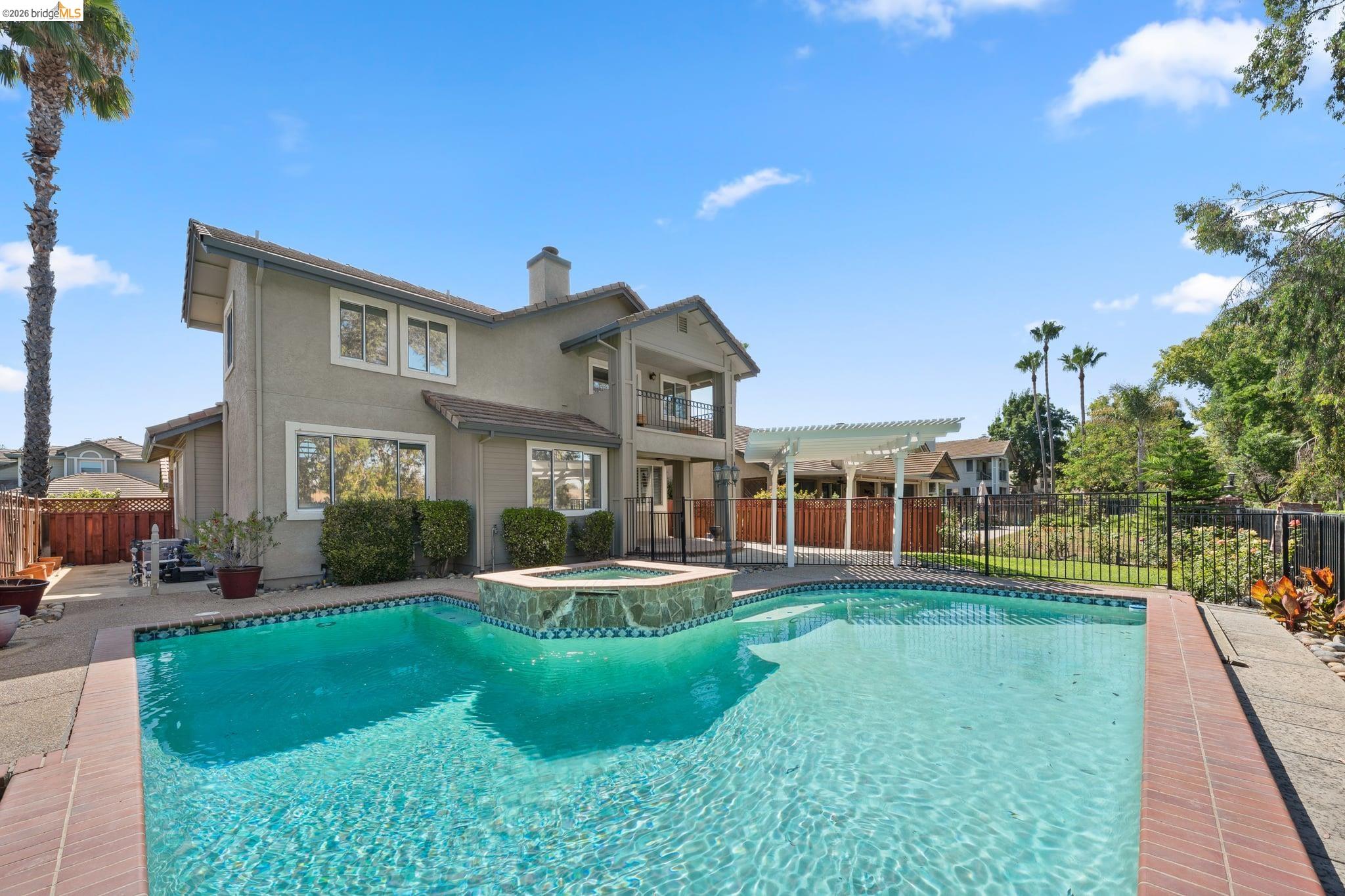 2216 Colonial Ct