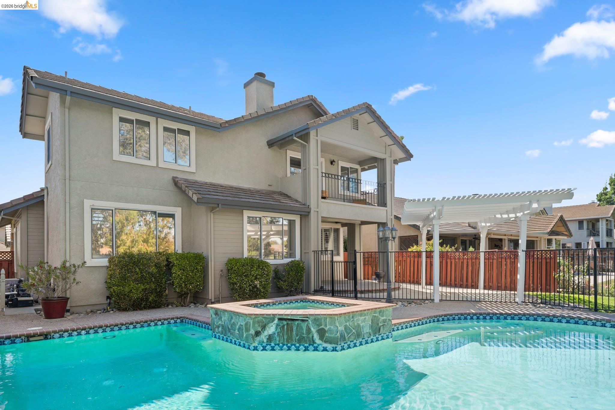 2216 Colonial Ct