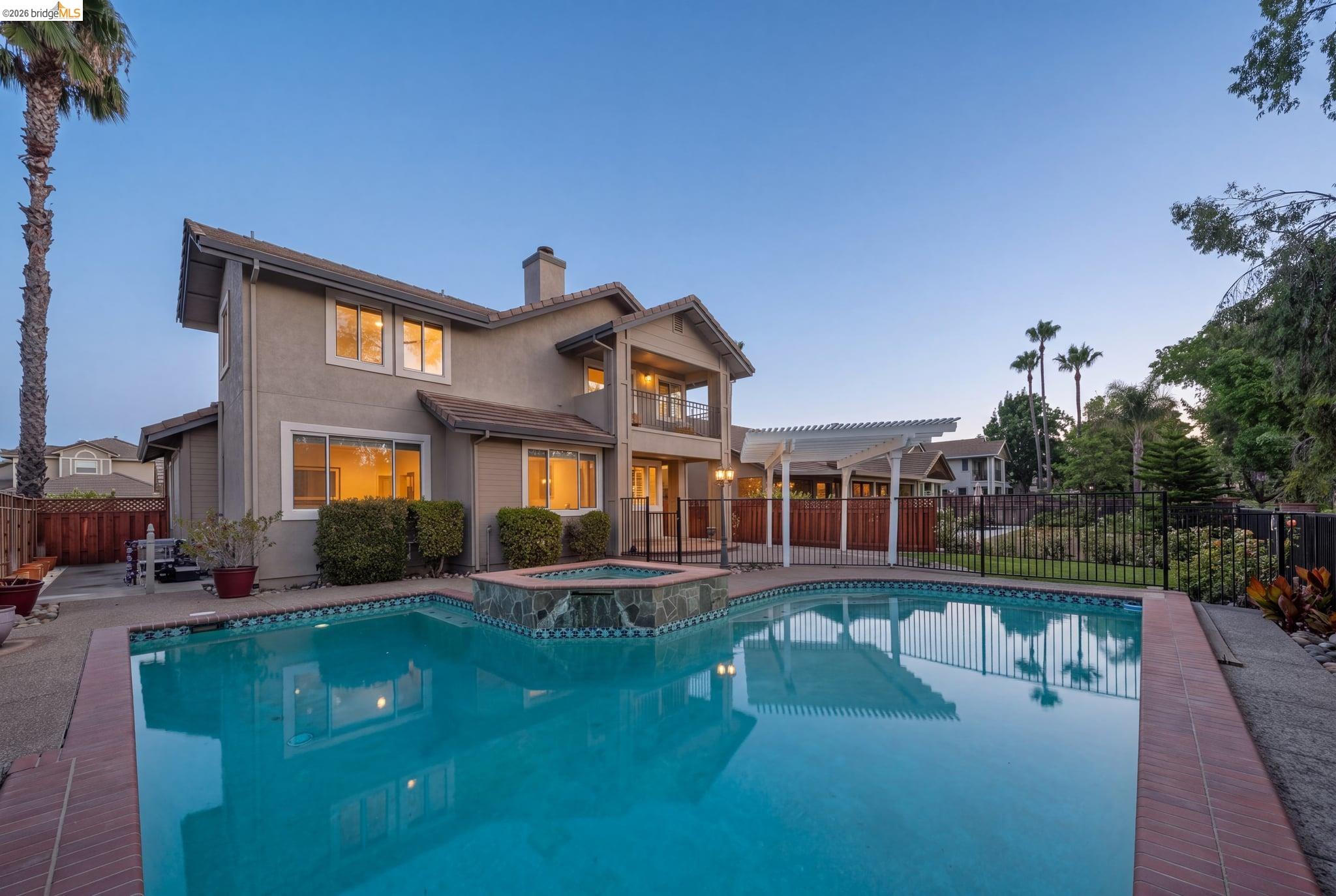 2216 Colonial Ct