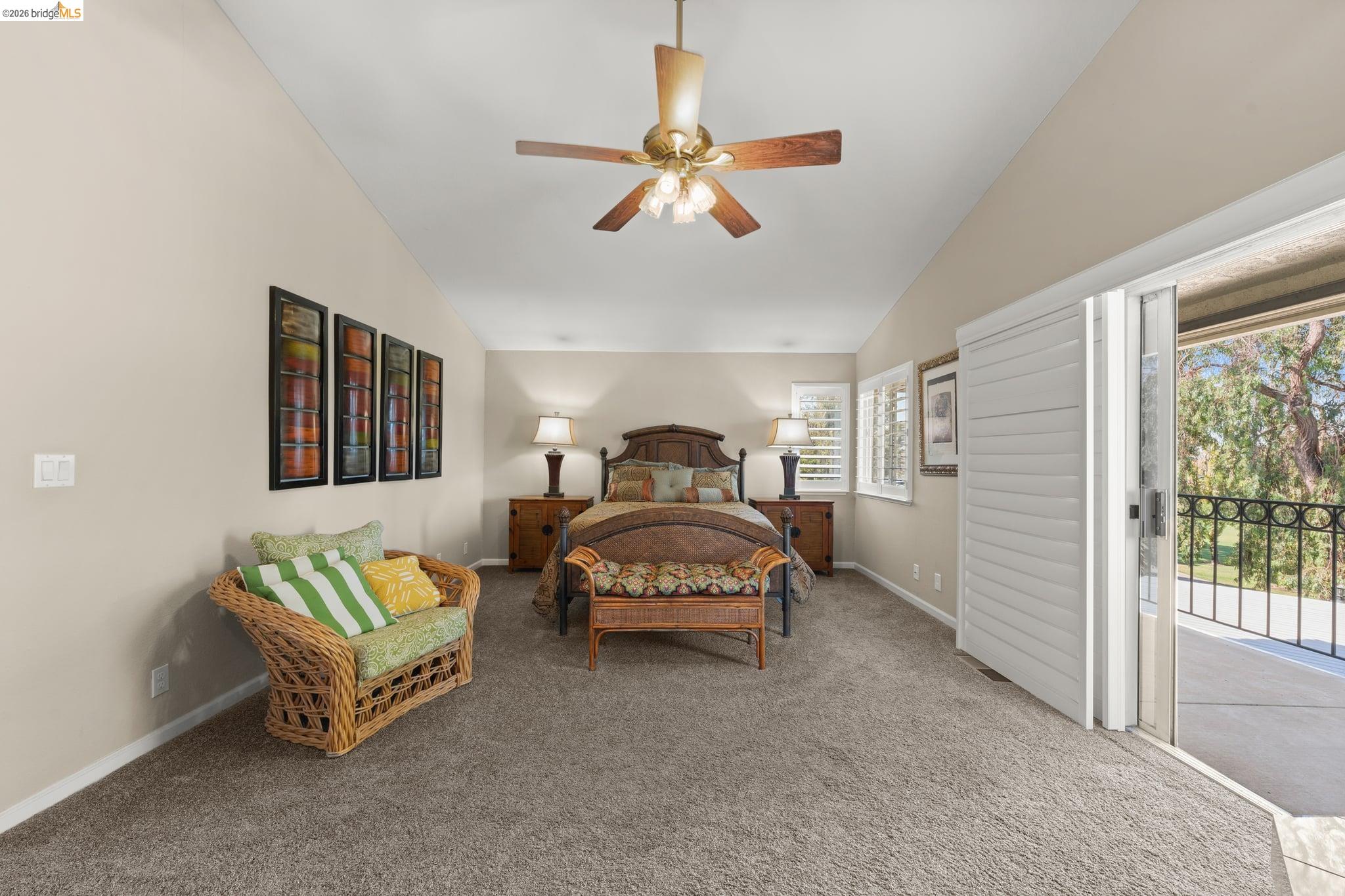2216 Colonial Ct
