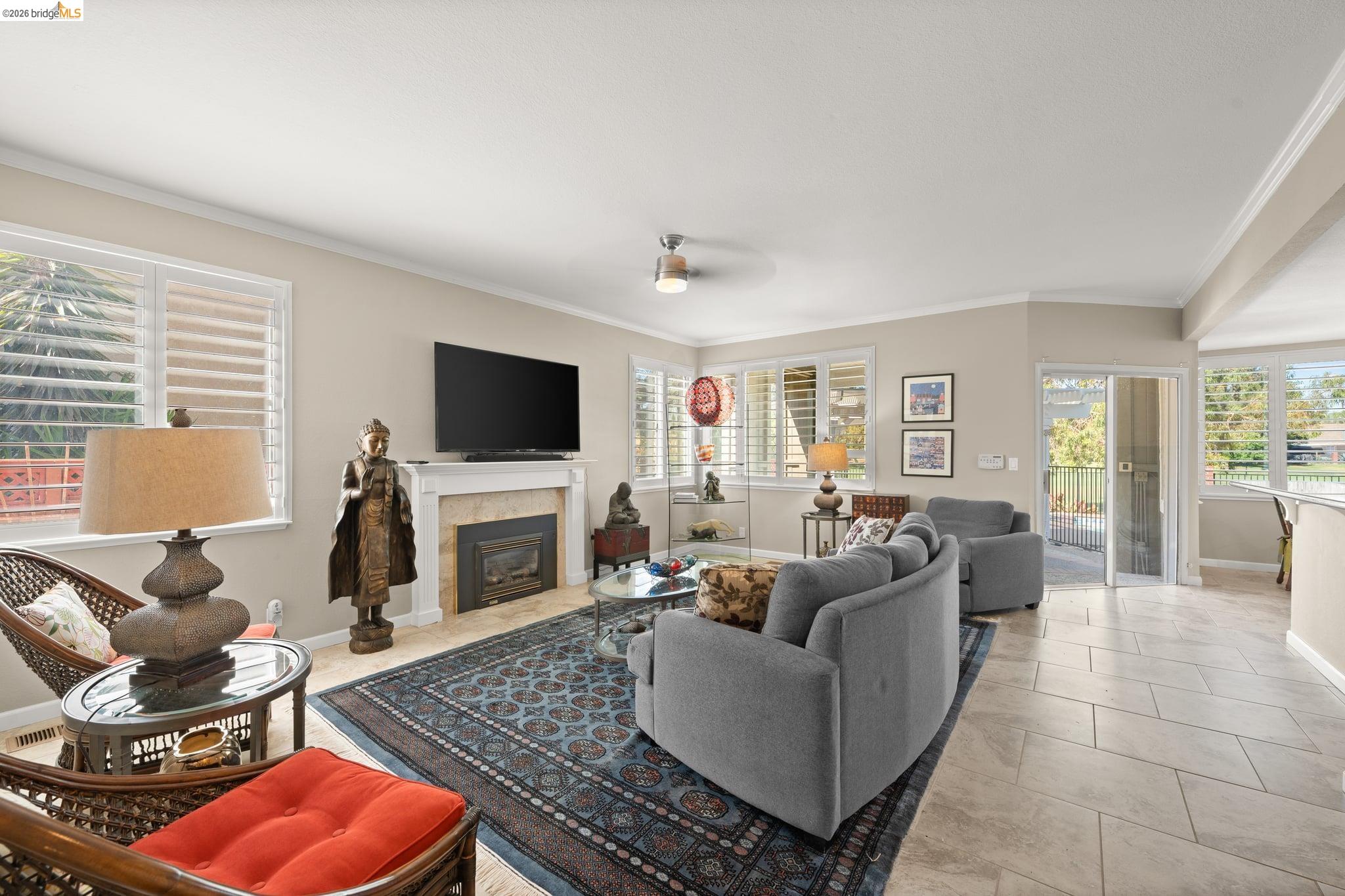 2216 Colonial Ct