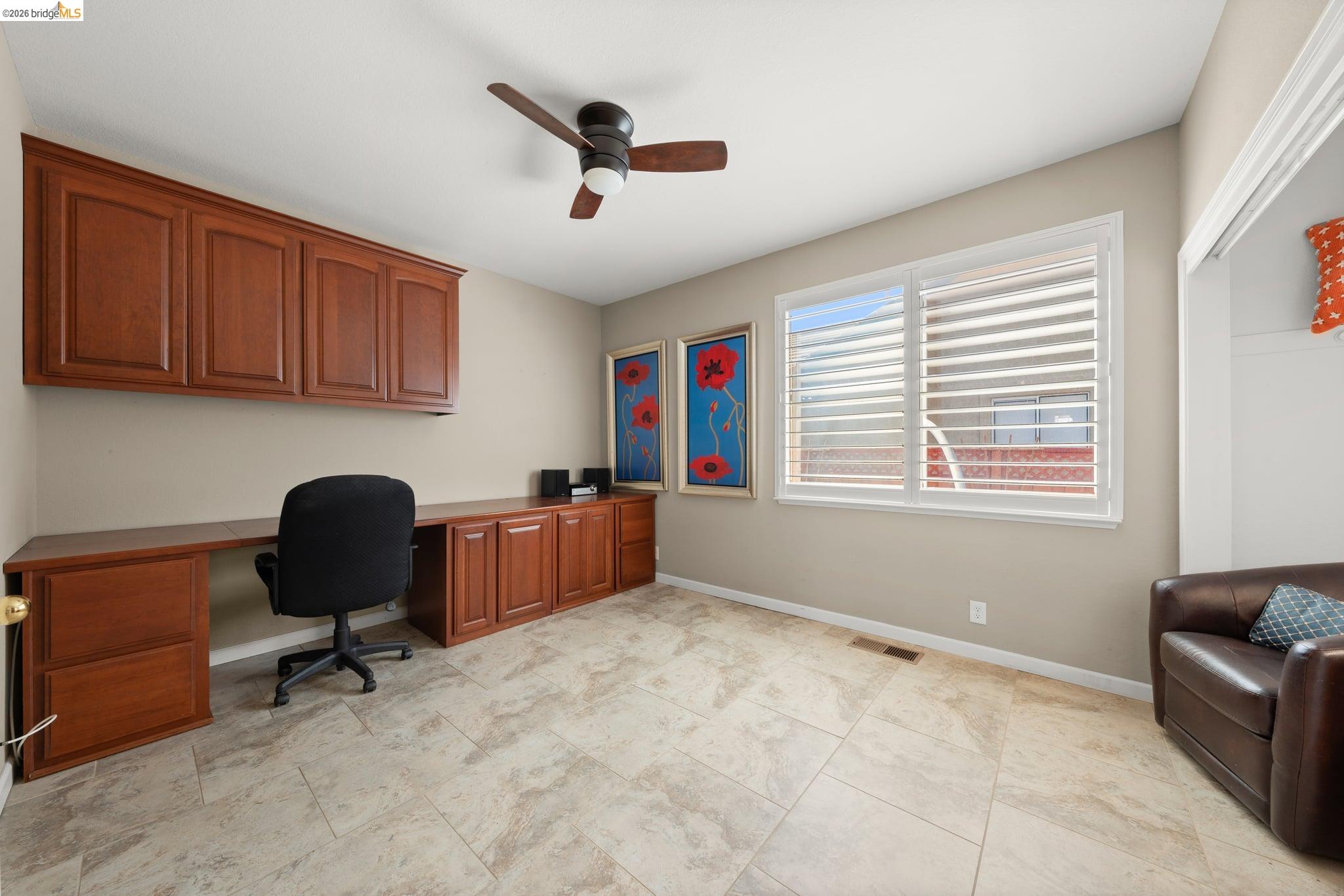 2216 Colonial Ct