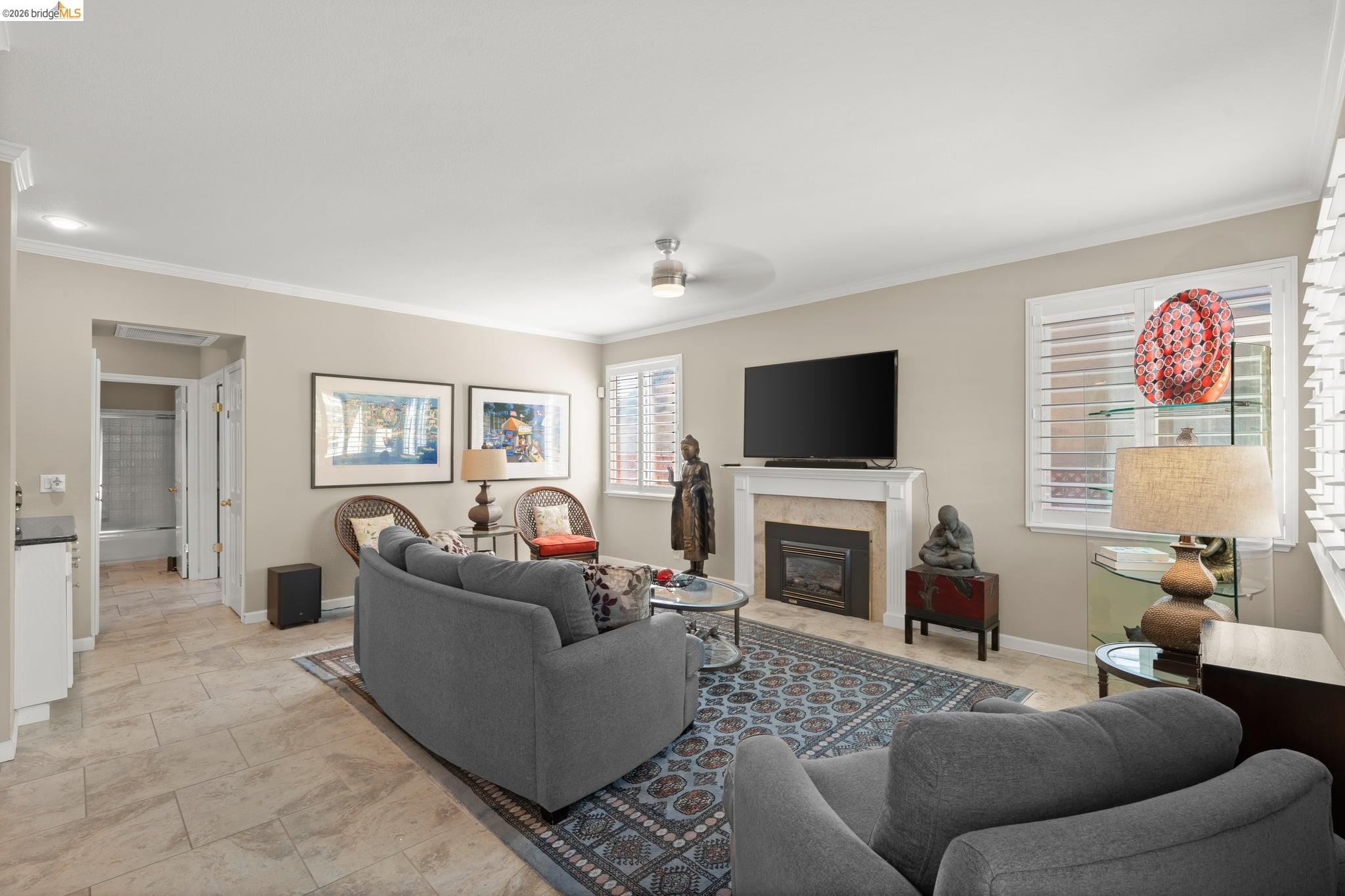 2216 Colonial Ct