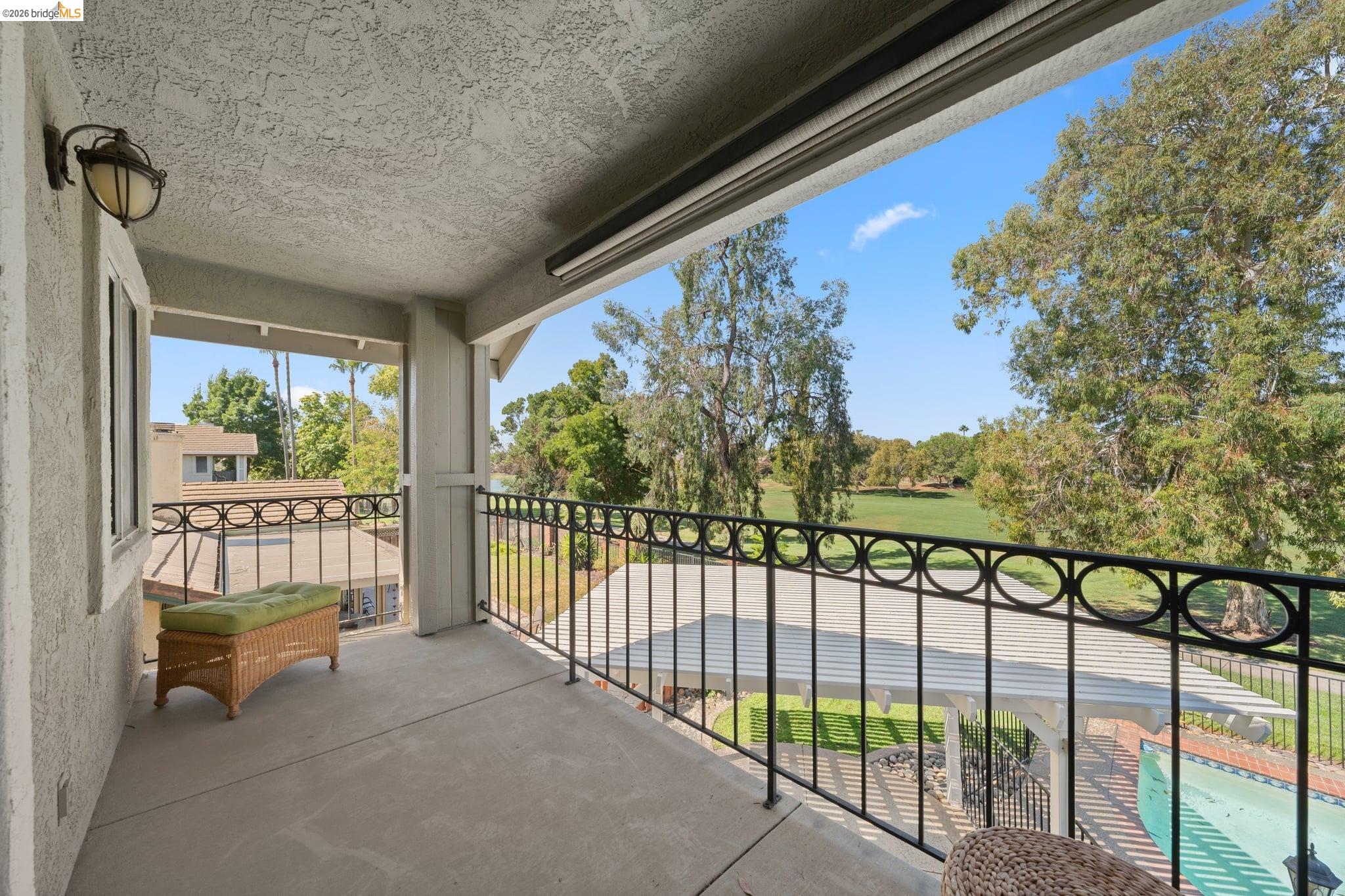 2216 Colonial Ct