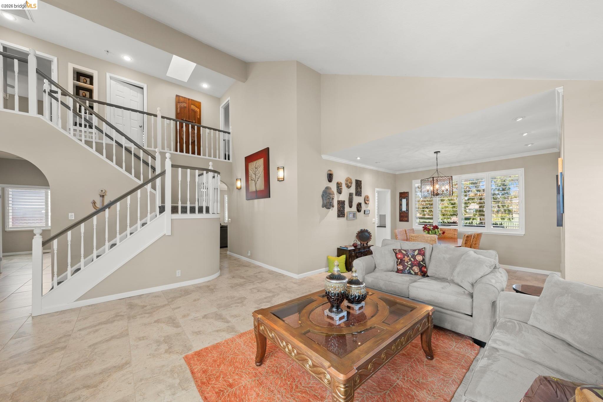 2216 Colonial Ct