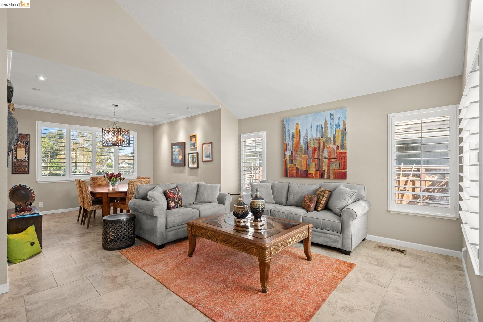 2216 Colonial Ct