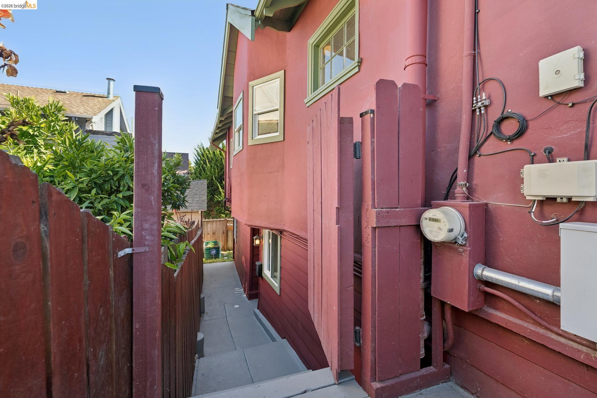 364 Lester Ave
