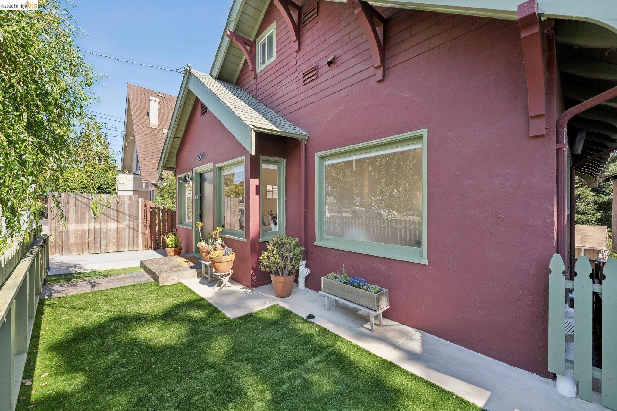 364 Lester Ave