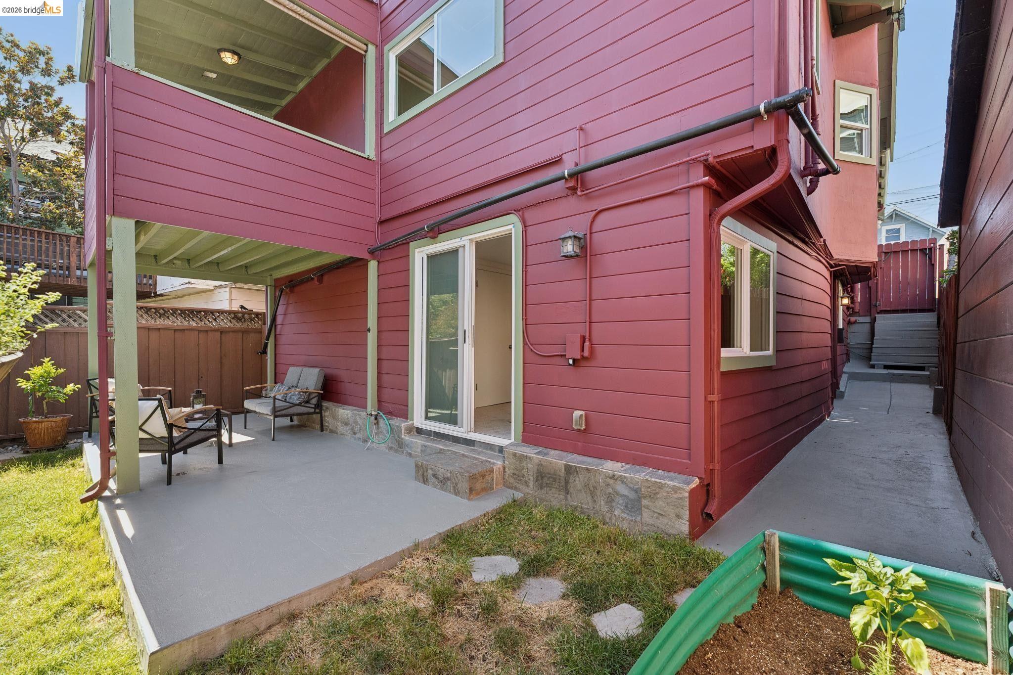 364 Lester Ave