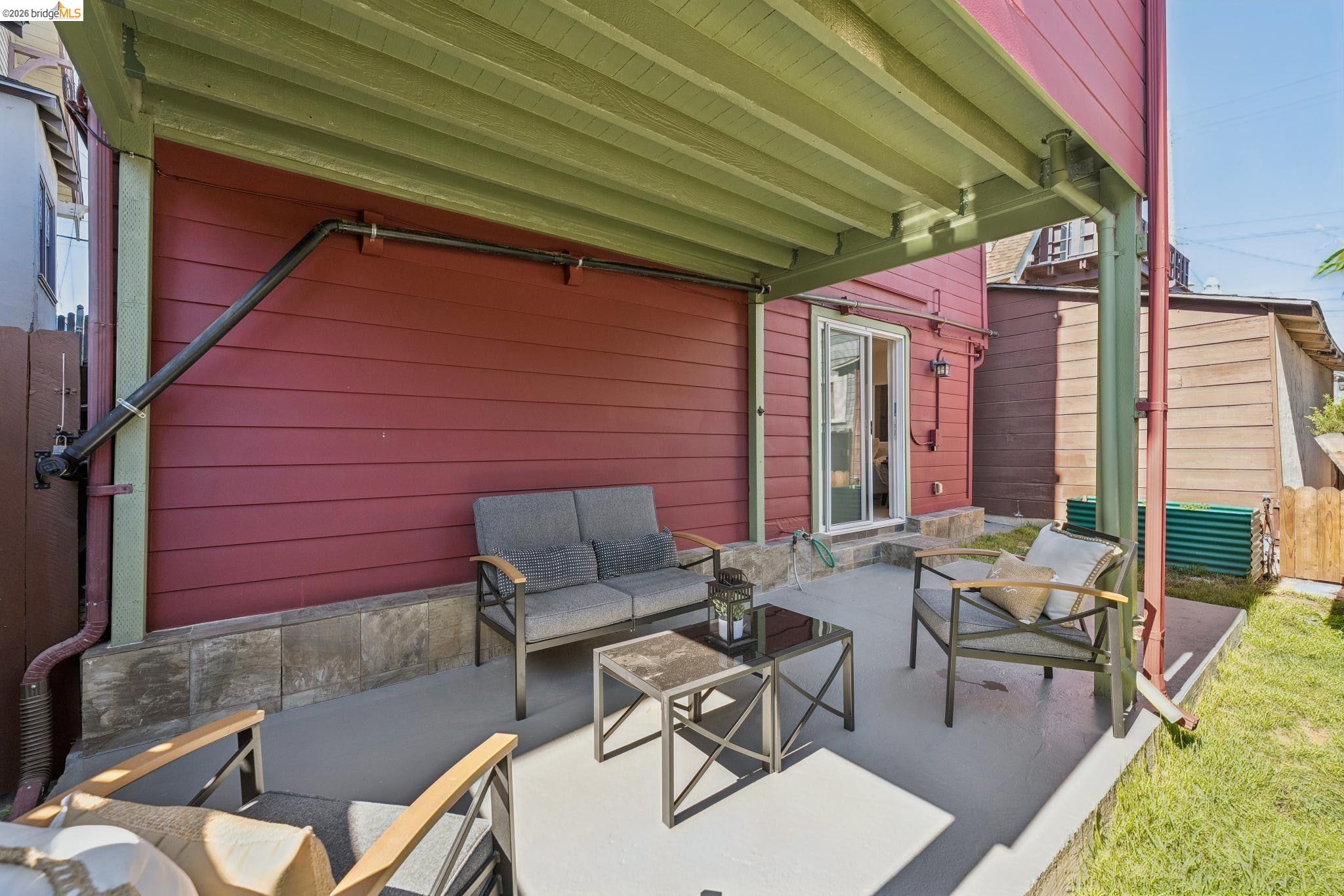 364 Lester Ave
