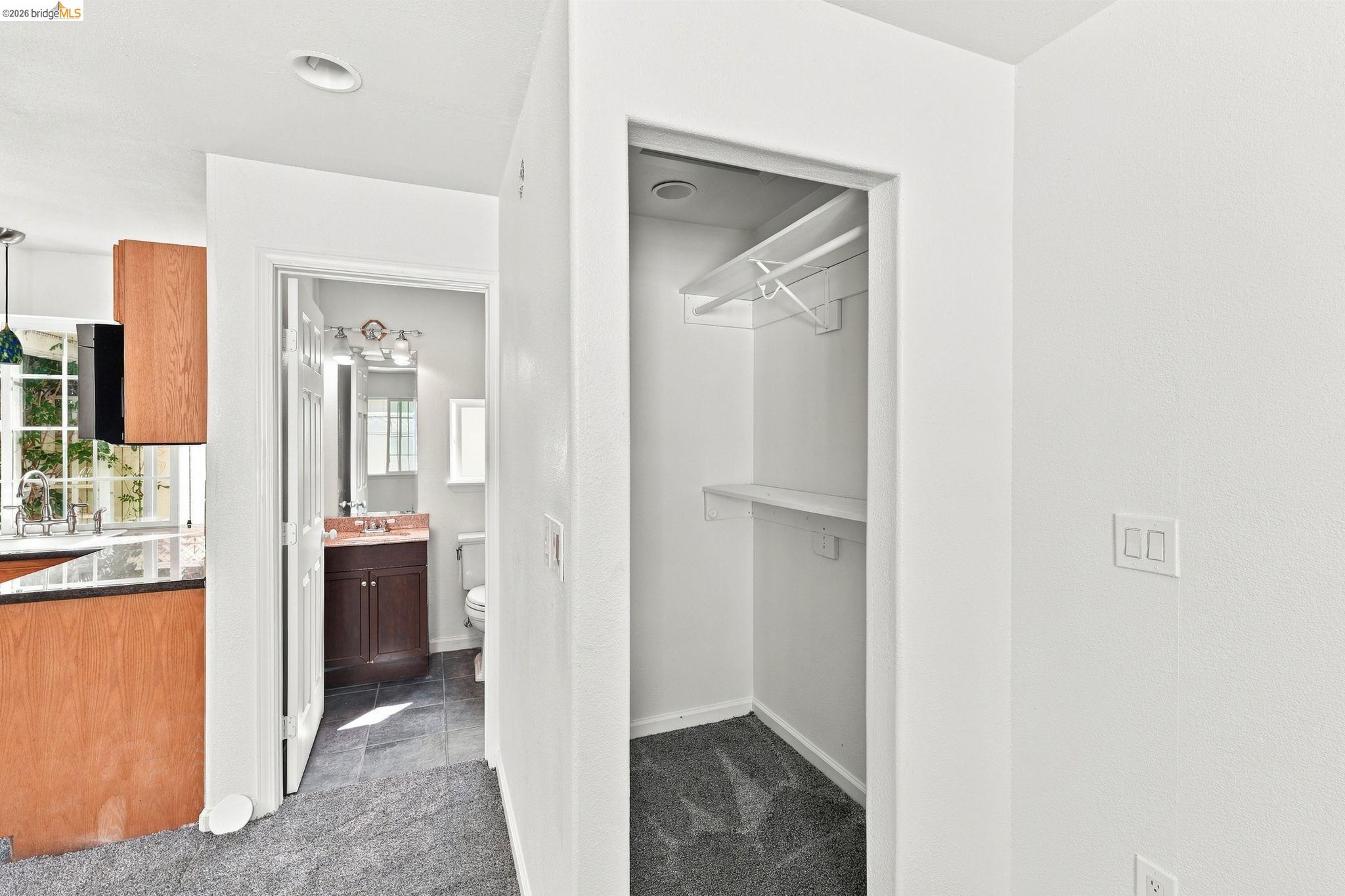 70 E 7Th St
