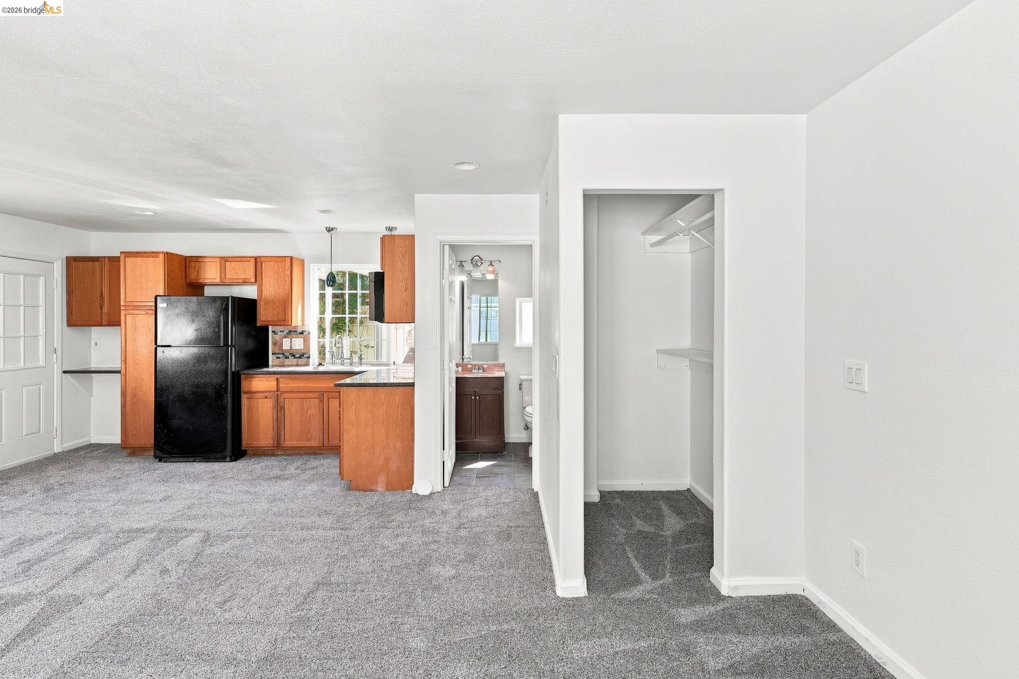 70 E 7Th St