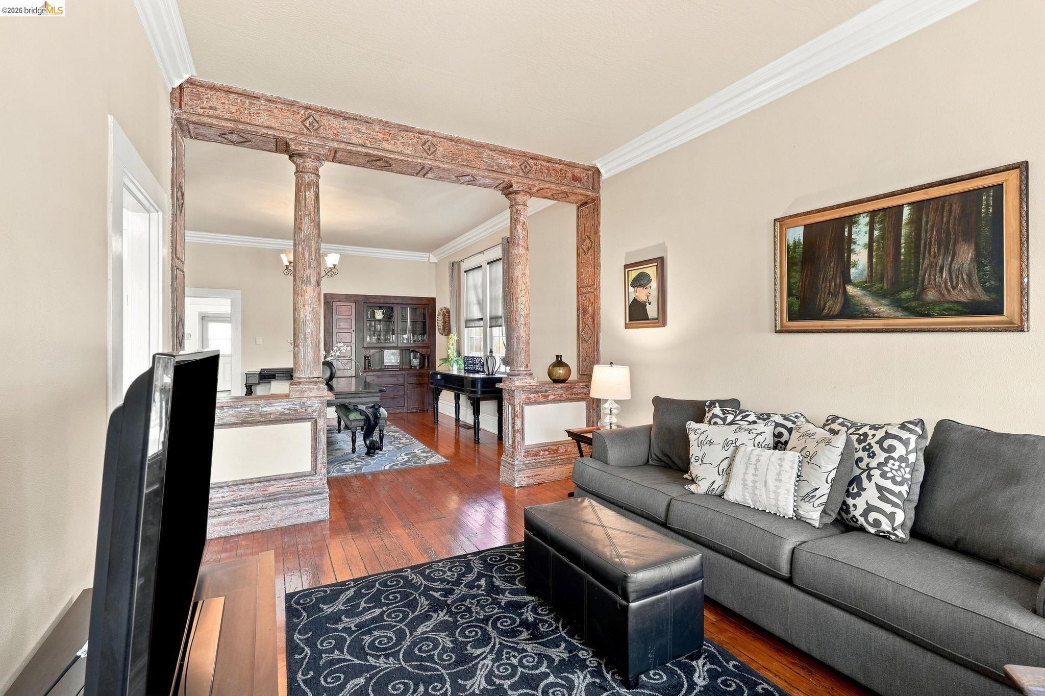70 E 7Th St