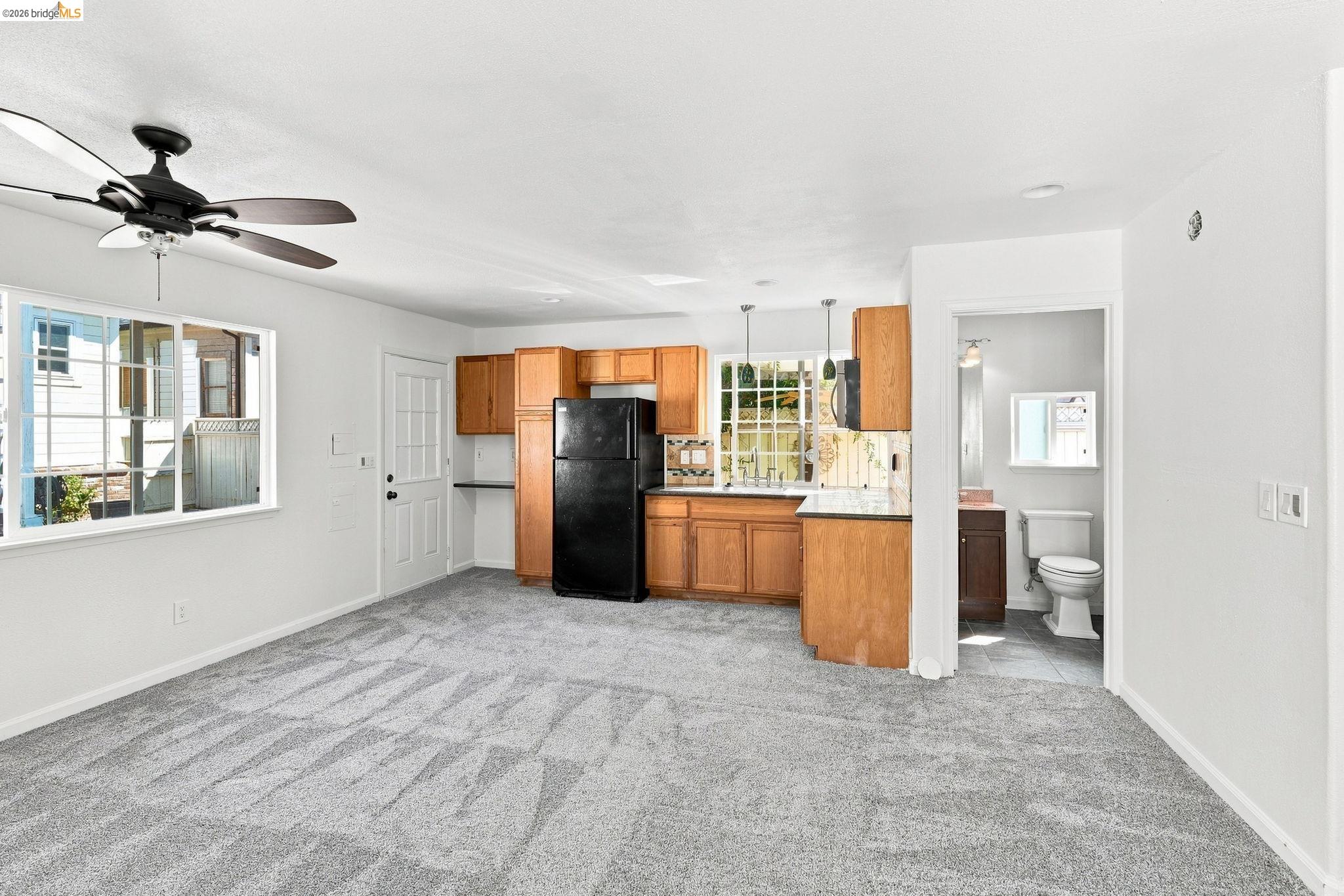 70 E 7Th St