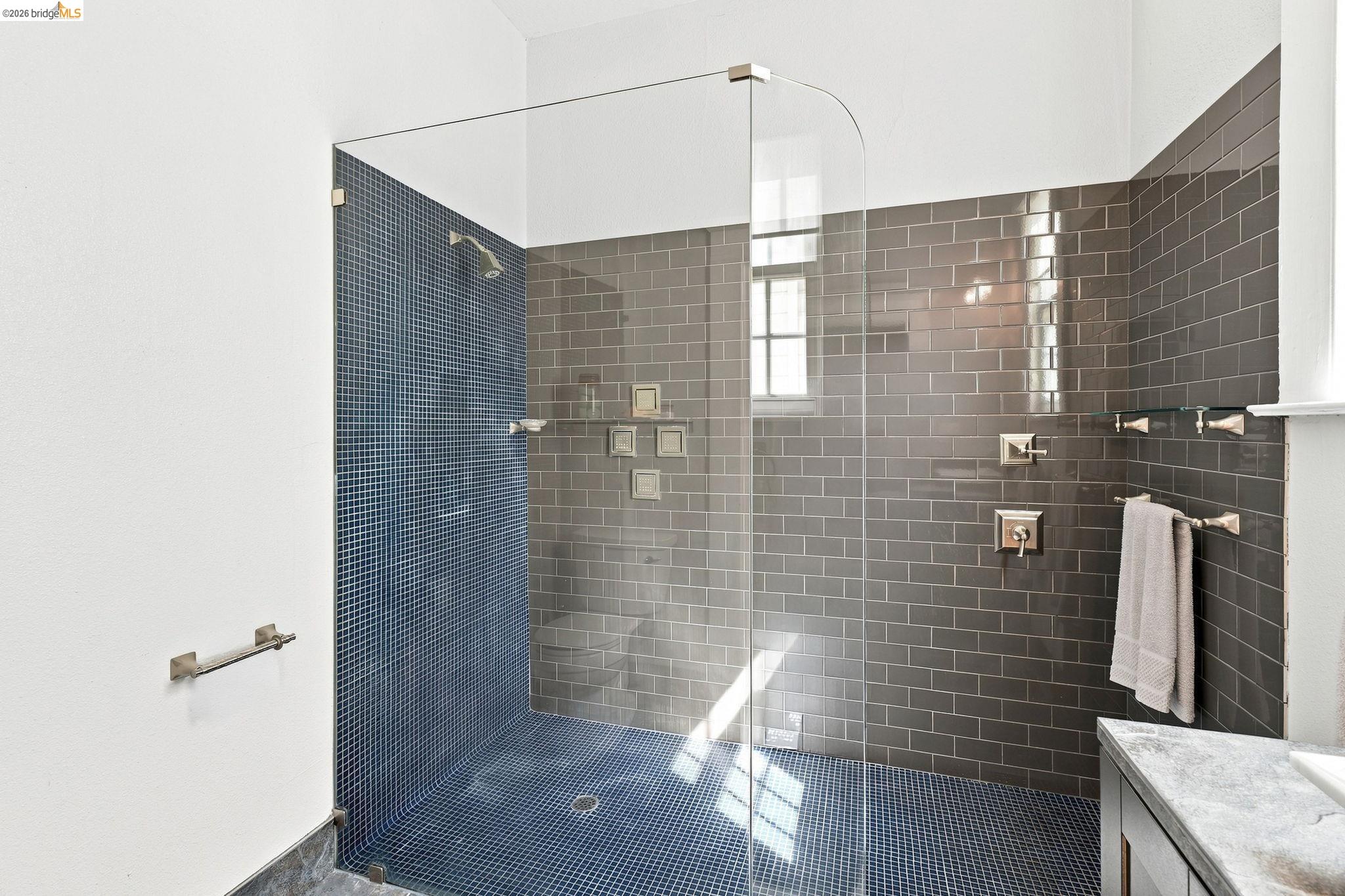 70 E 7Th St