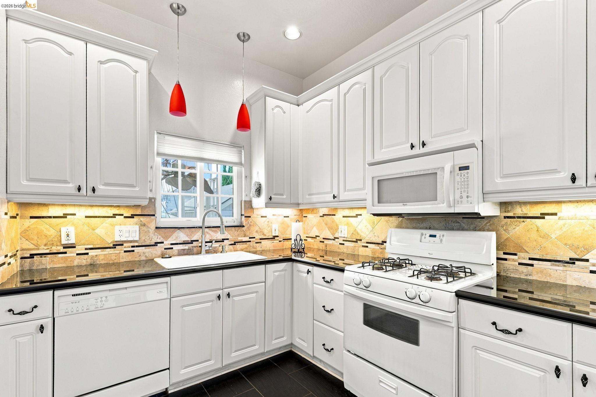70 E 7Th St