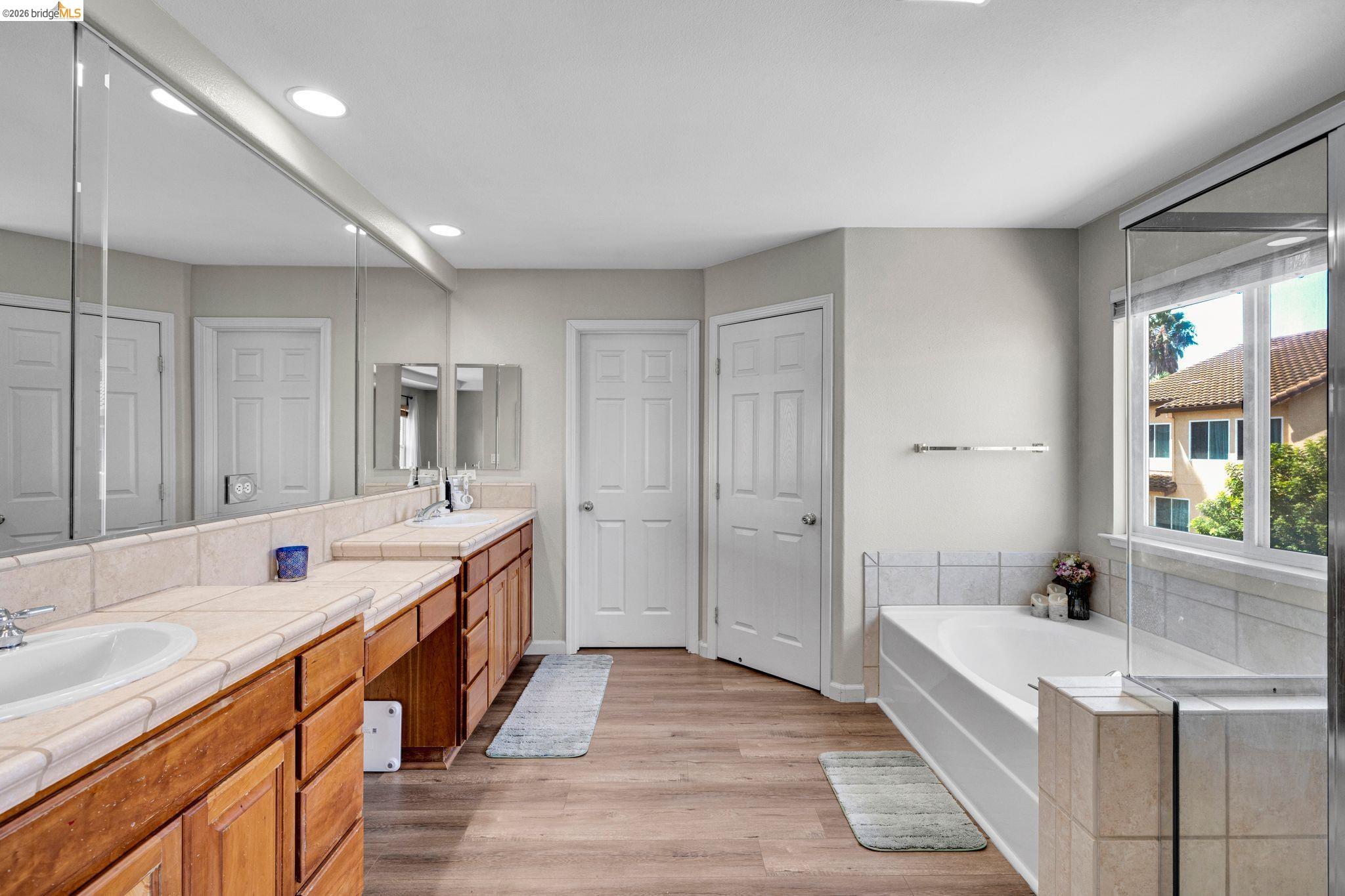 2340 Cambridge Dr