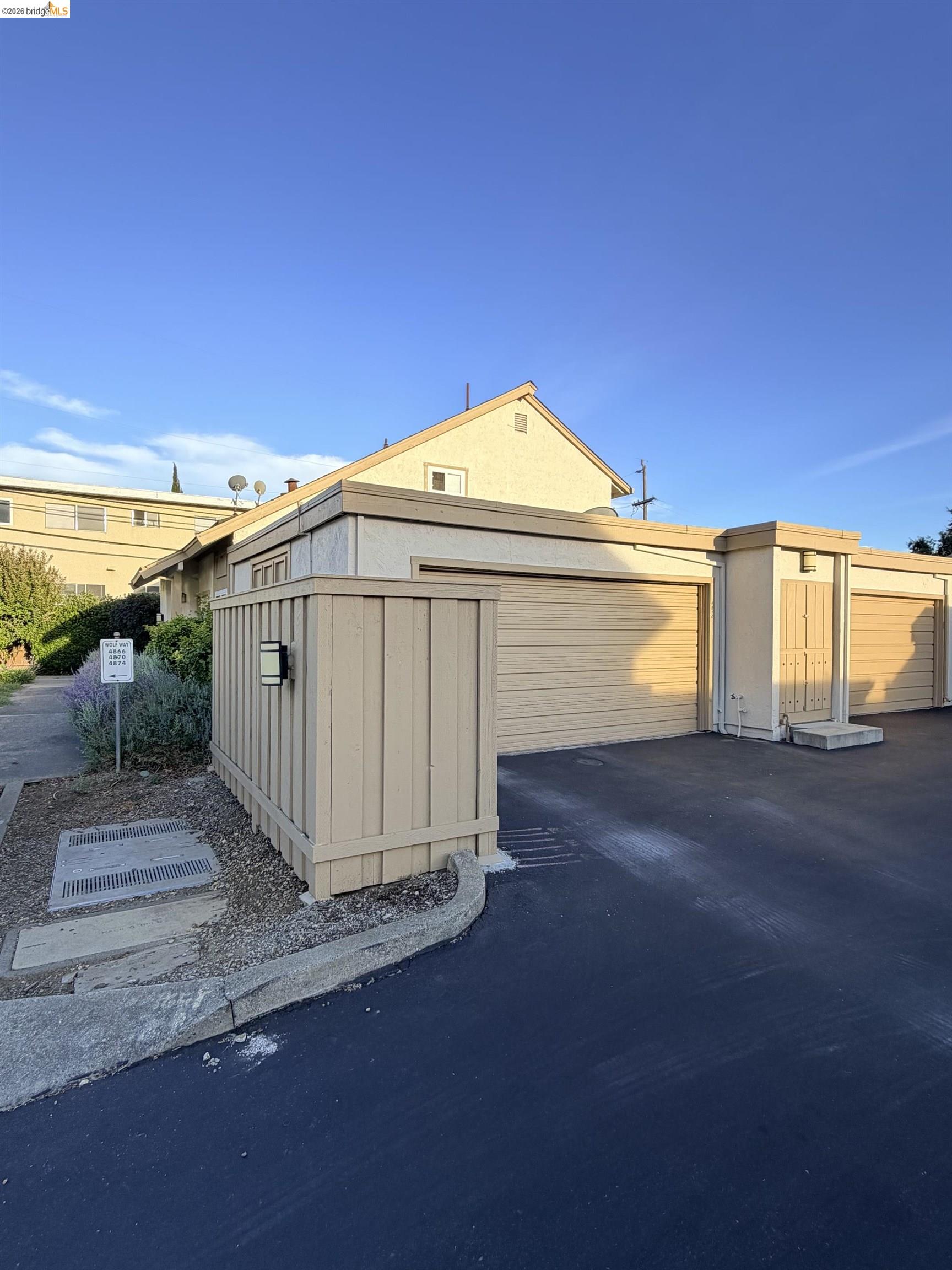 4874 Wolf Way