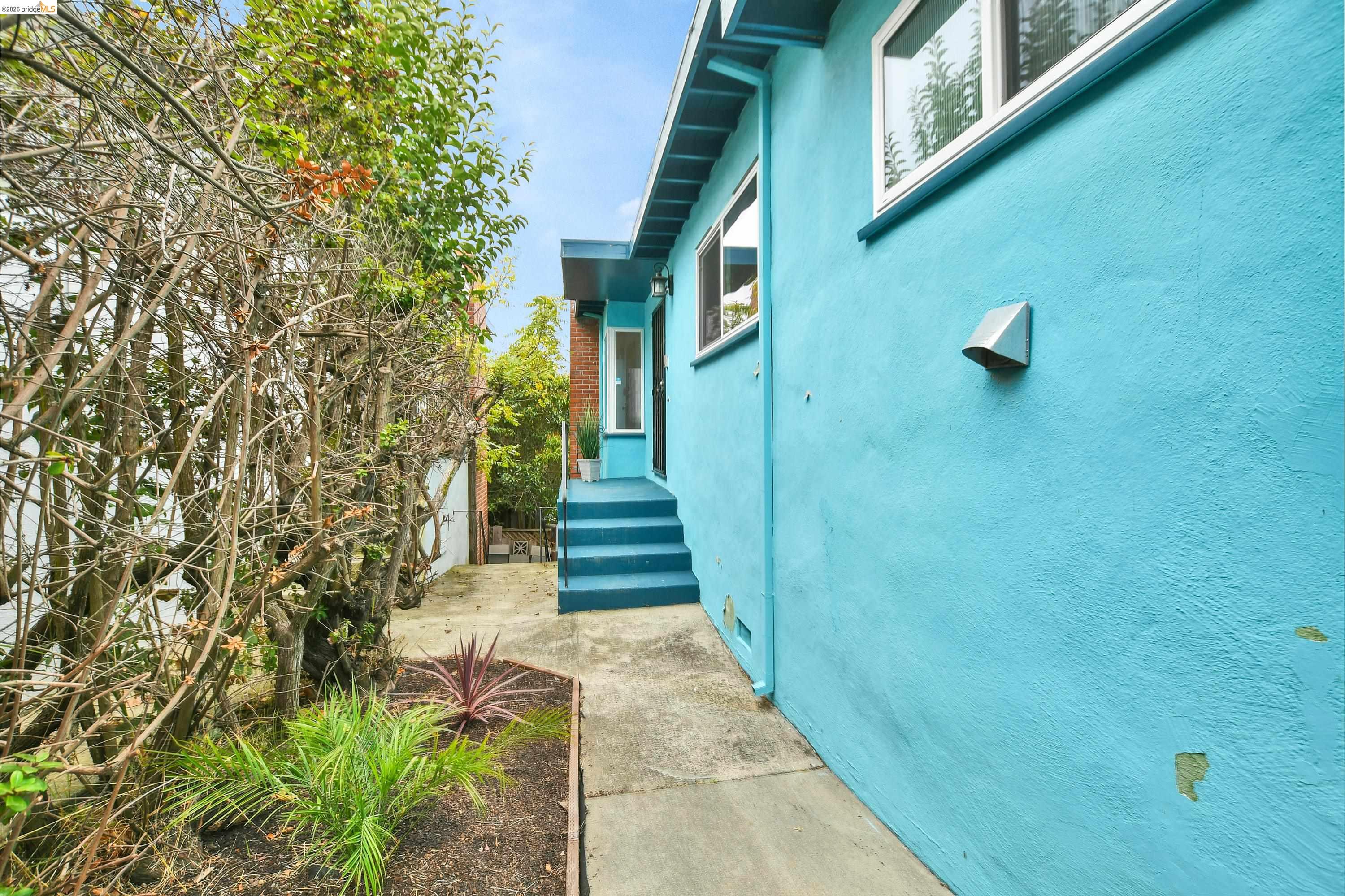 6556 Claremont Ave