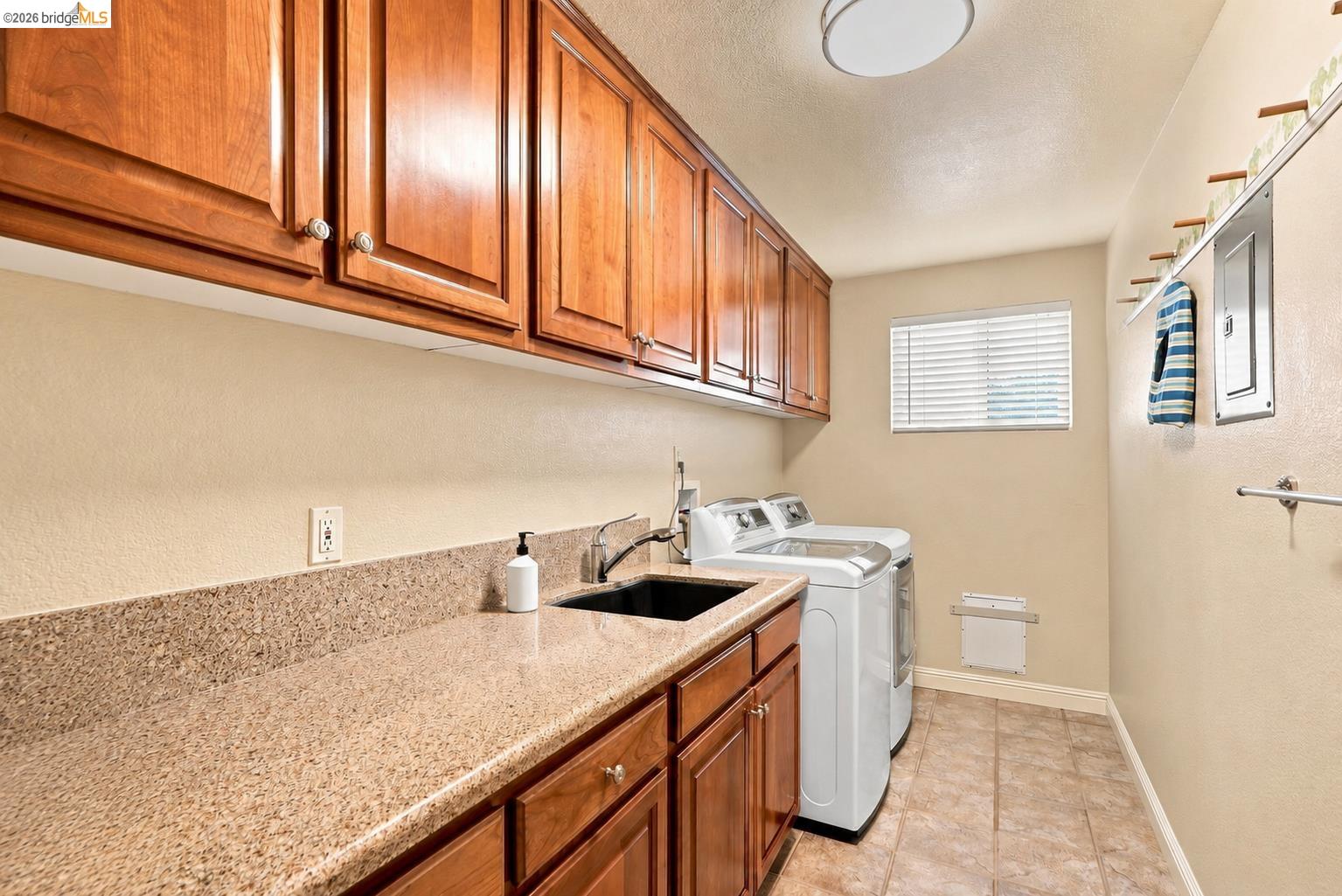 325 San Marino Ln