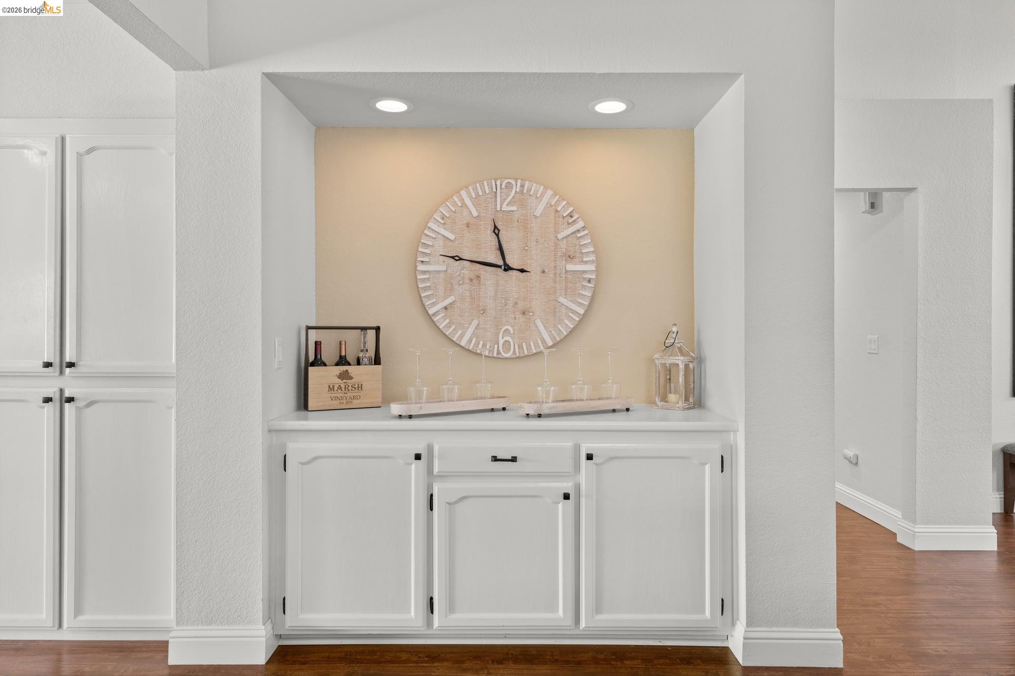 2212 Colonial Ct