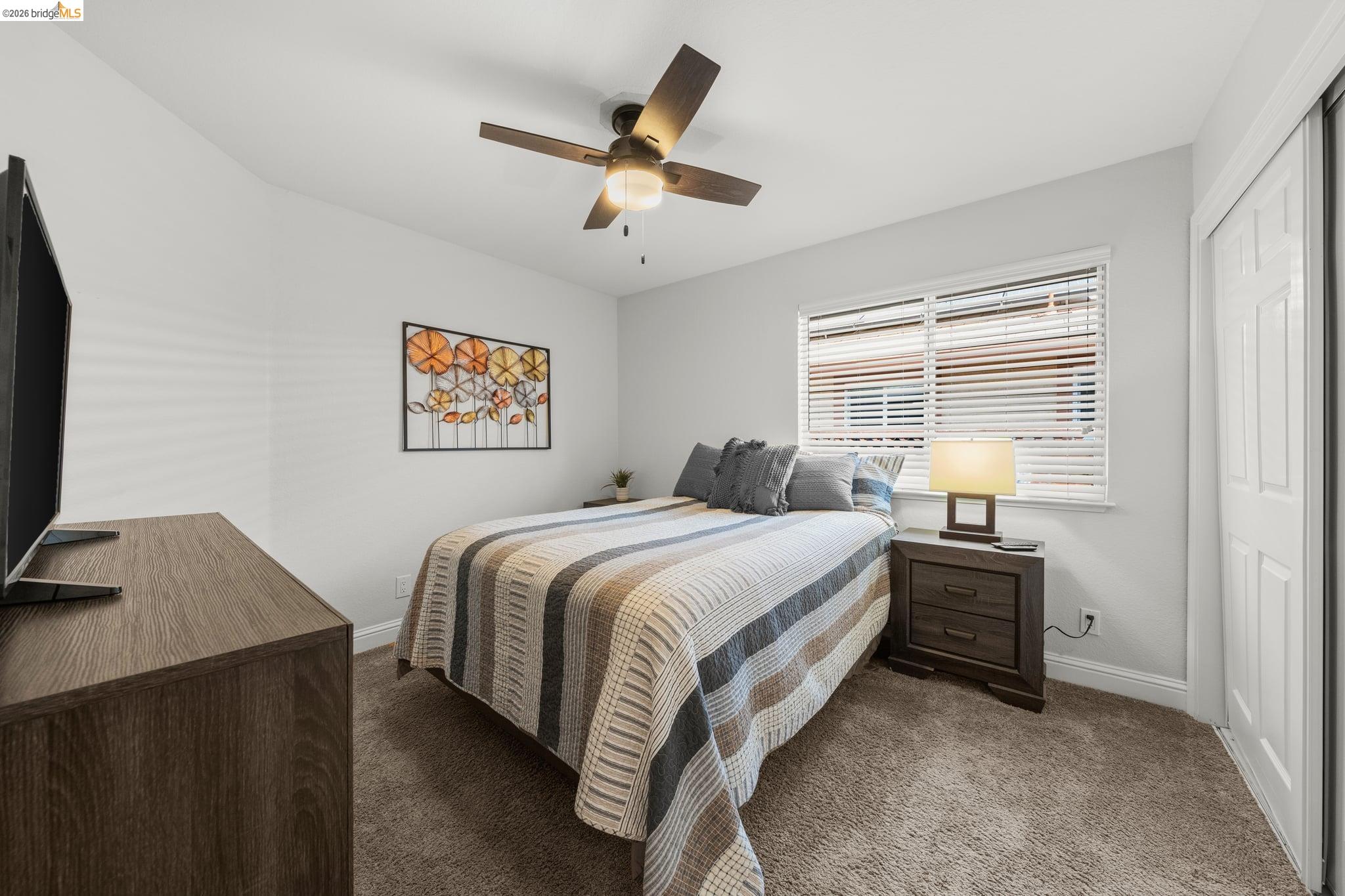 2212 Colonial Ct