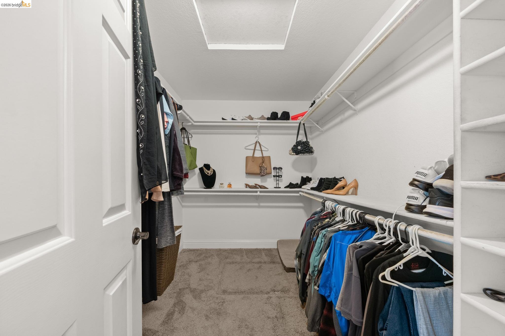 2212 Colonial Ct