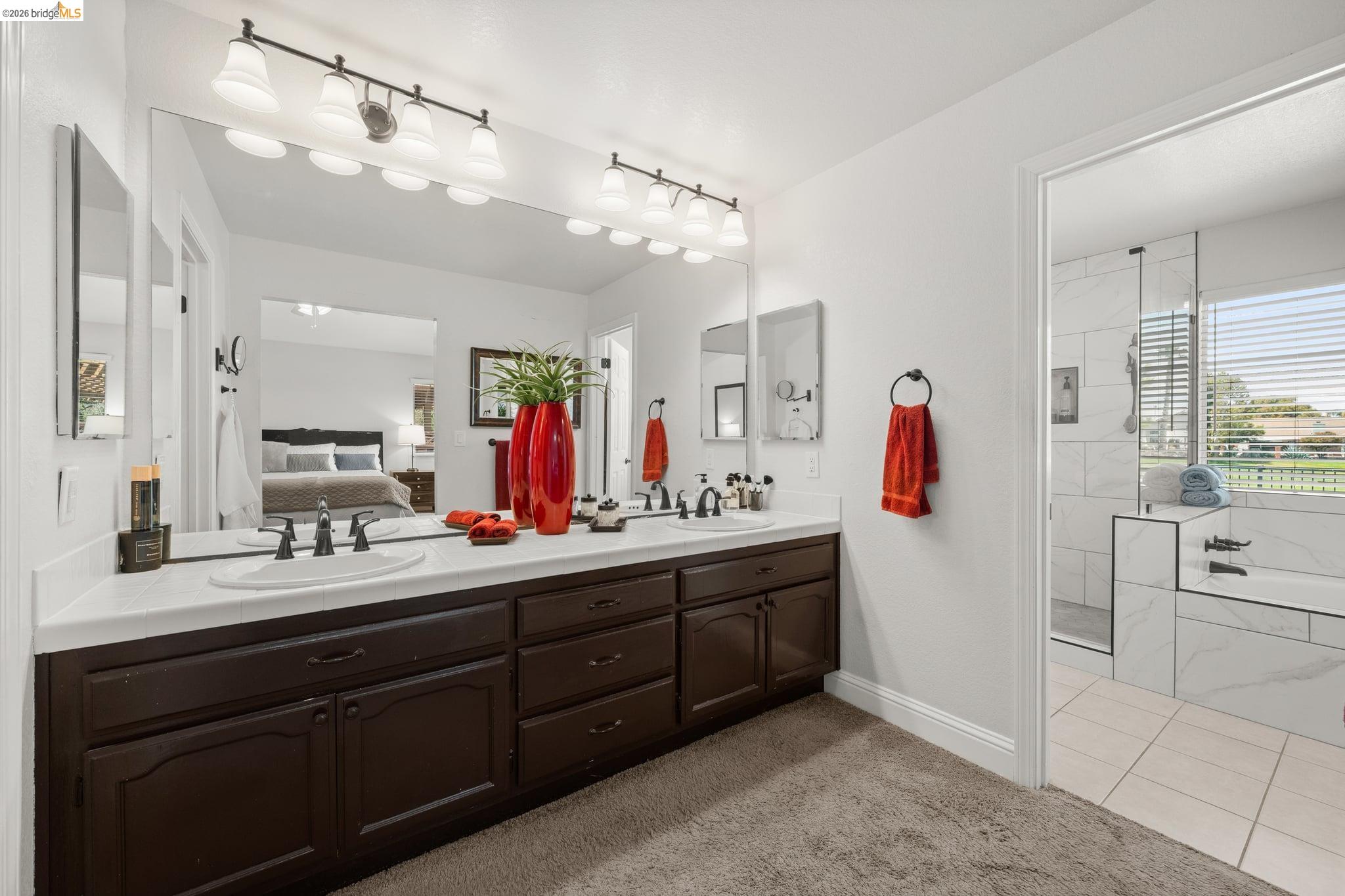 2212 Colonial Ct