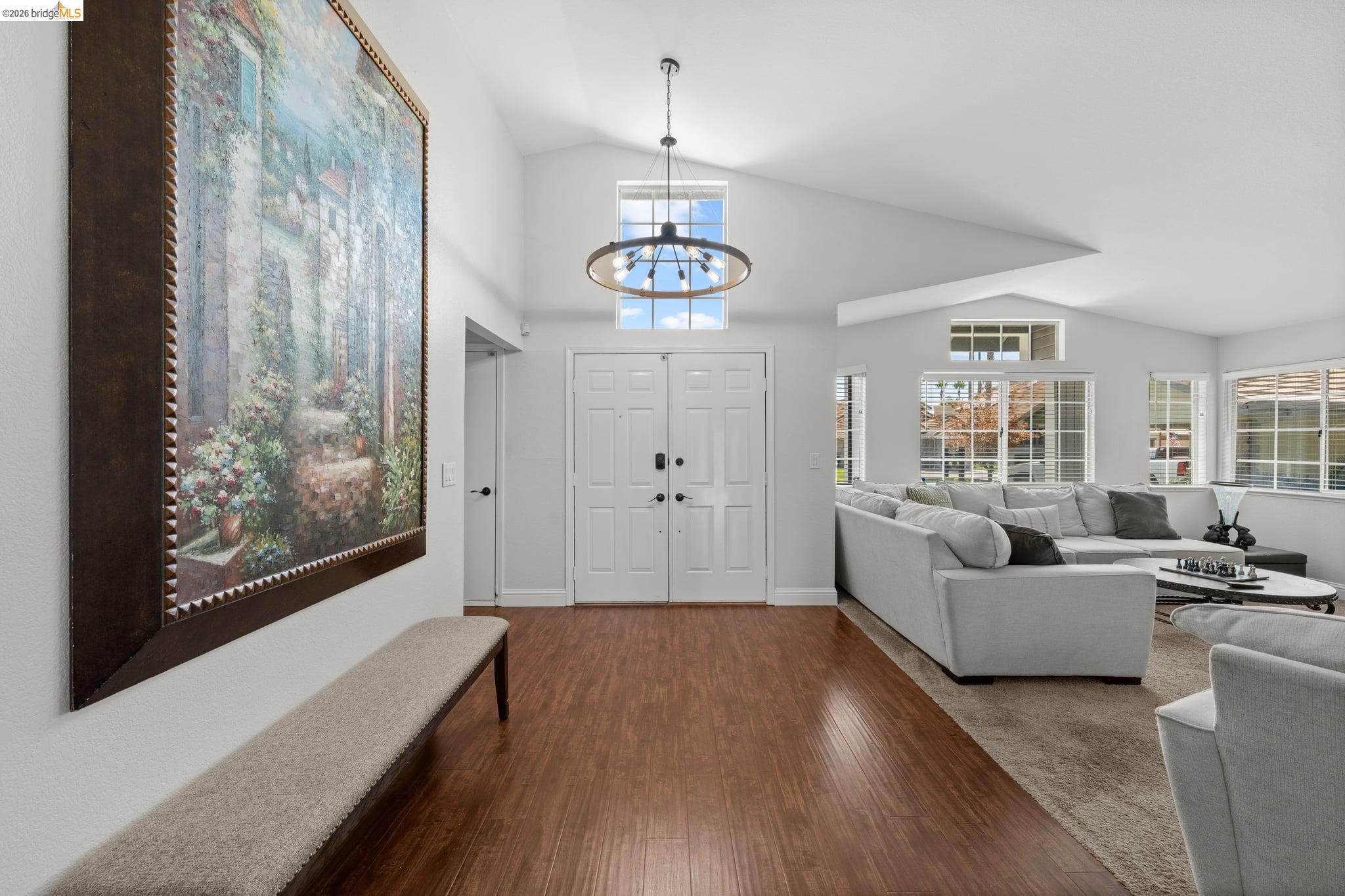 2212 Colonial Ct