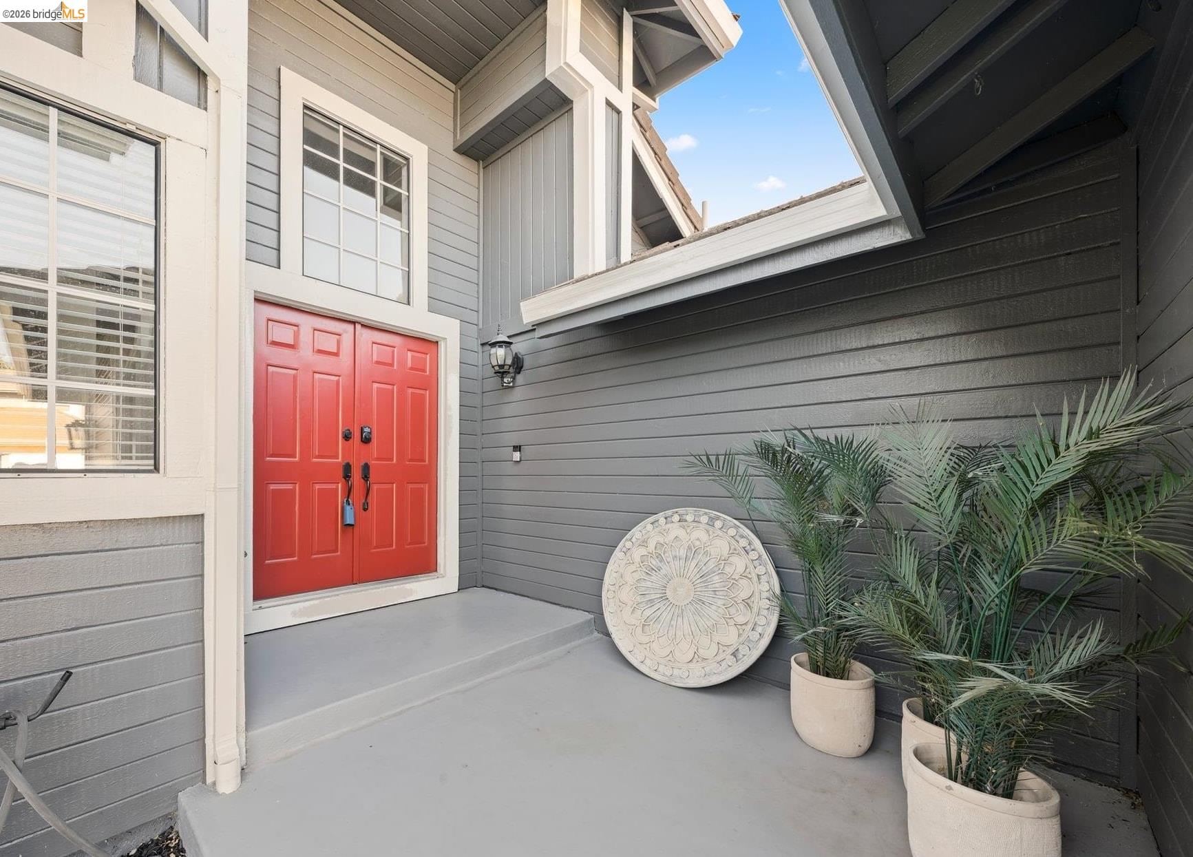 2212 Colonial Ct