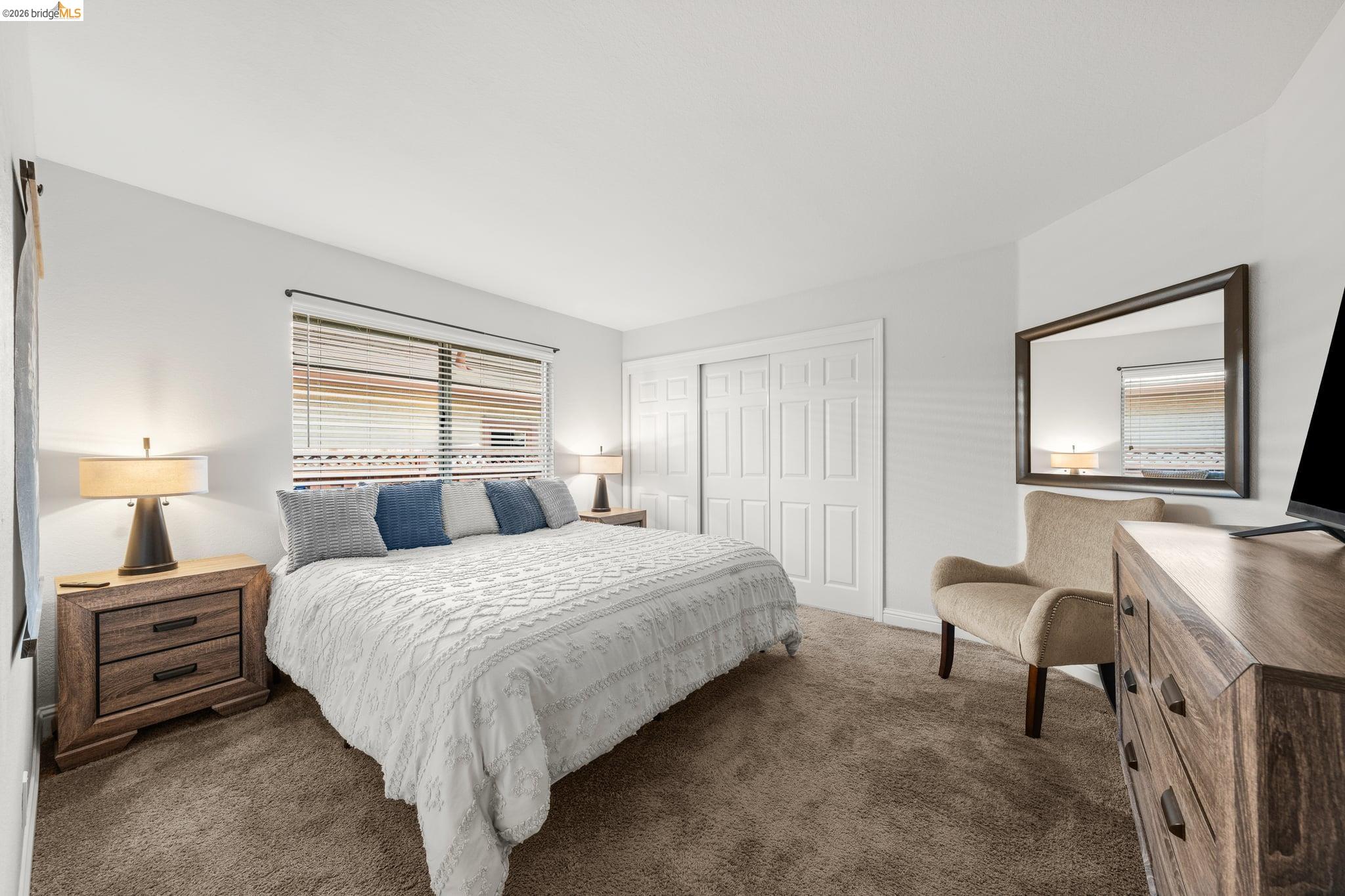 2212 Colonial Ct