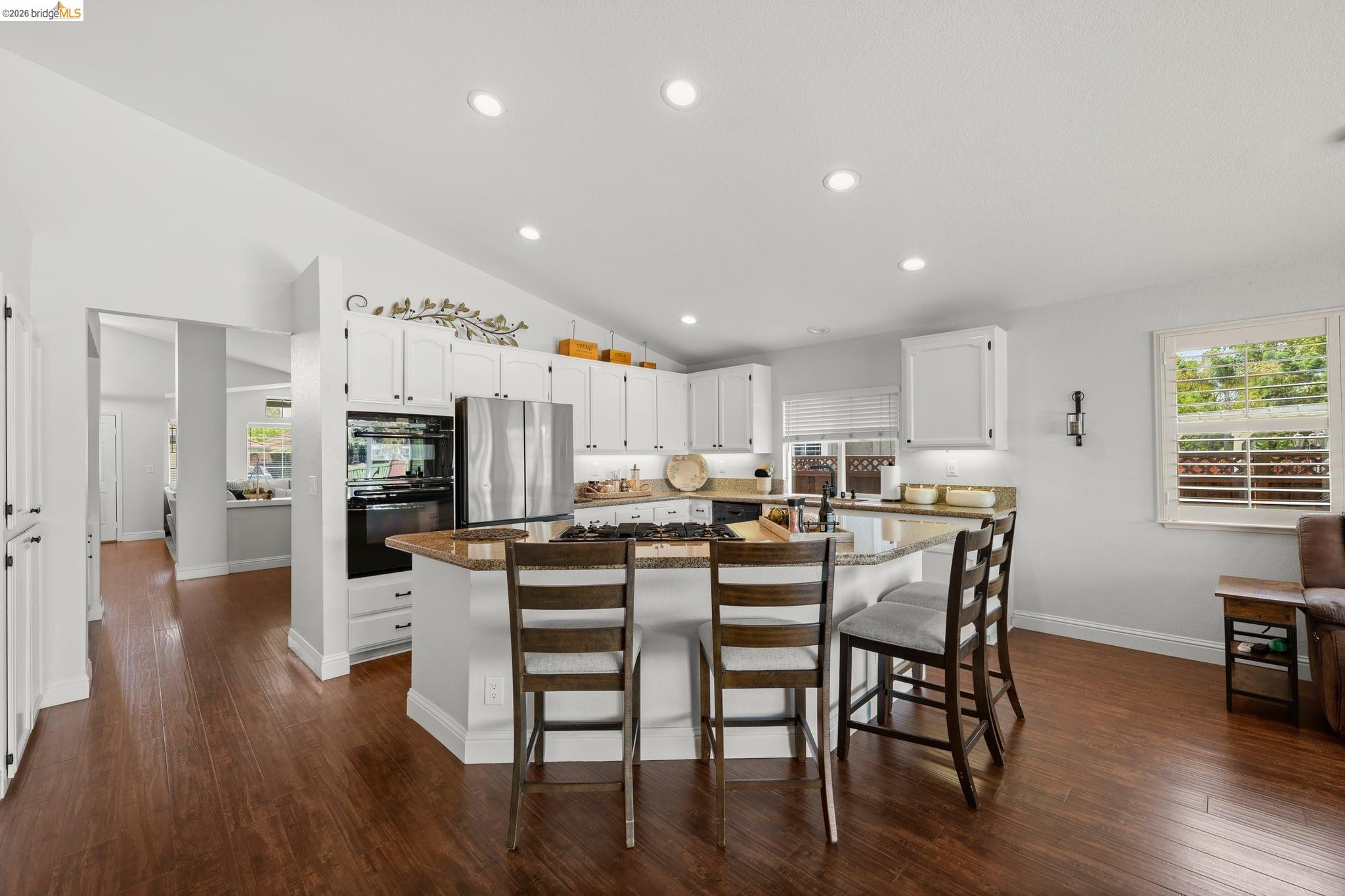 2212 Colonial Ct