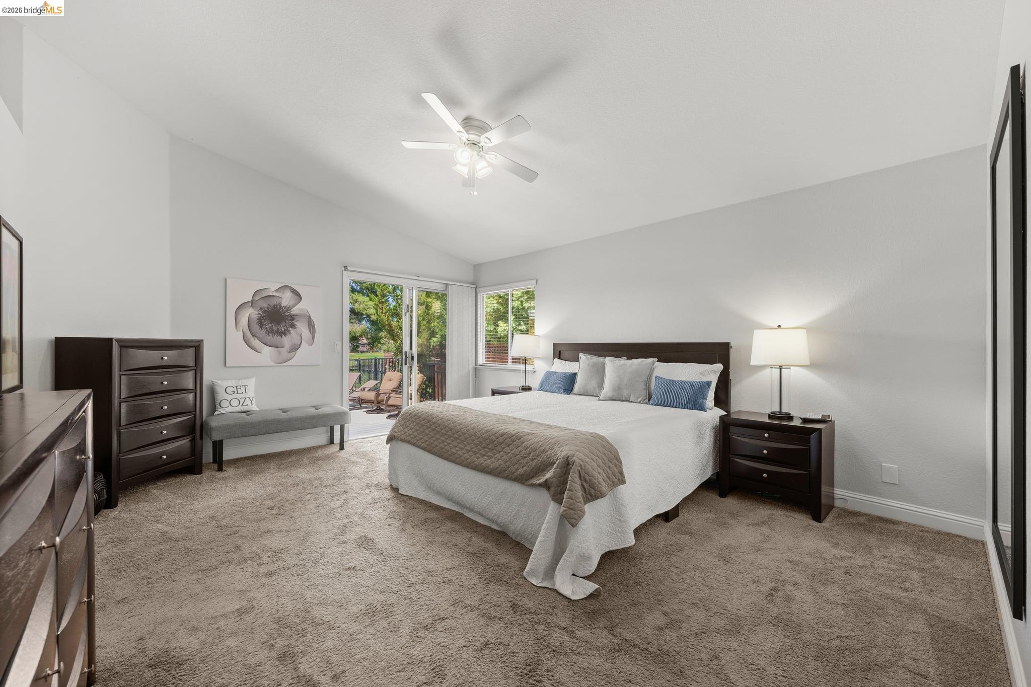 2212 Colonial Ct