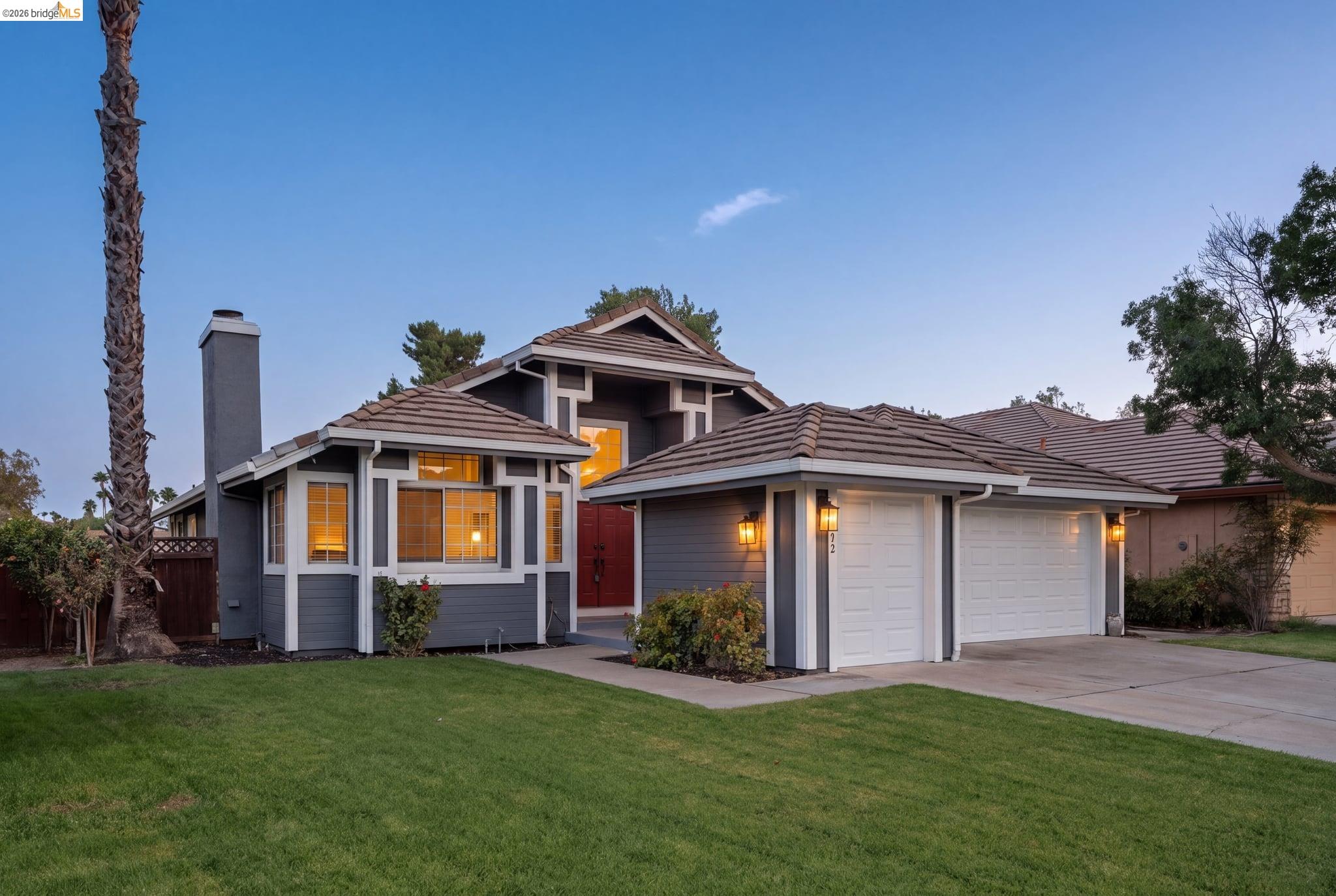 2212 Colonial Ct