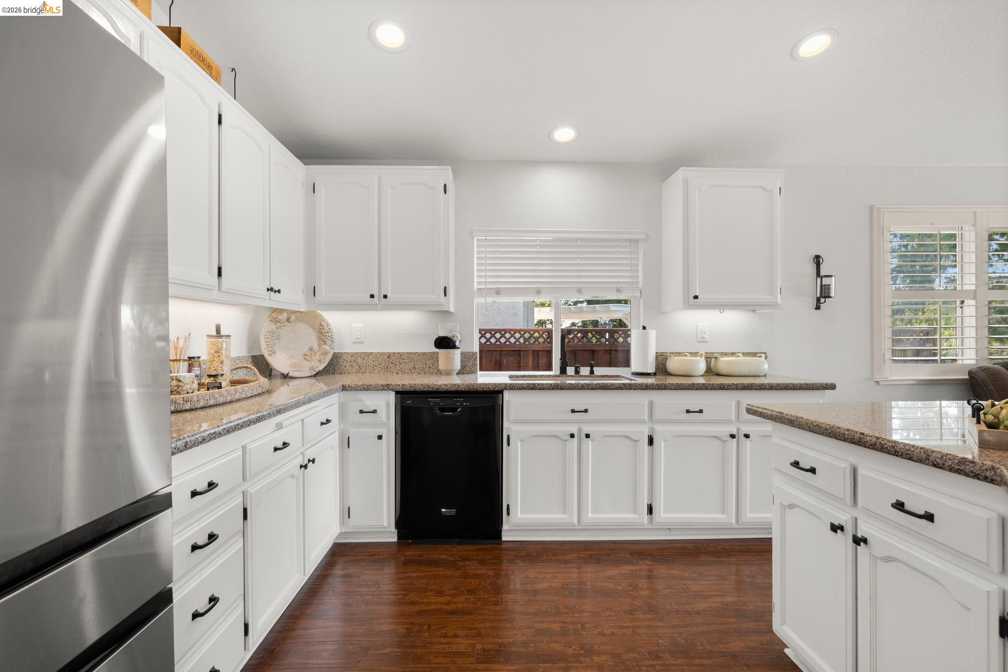 2212 Colonial Ct