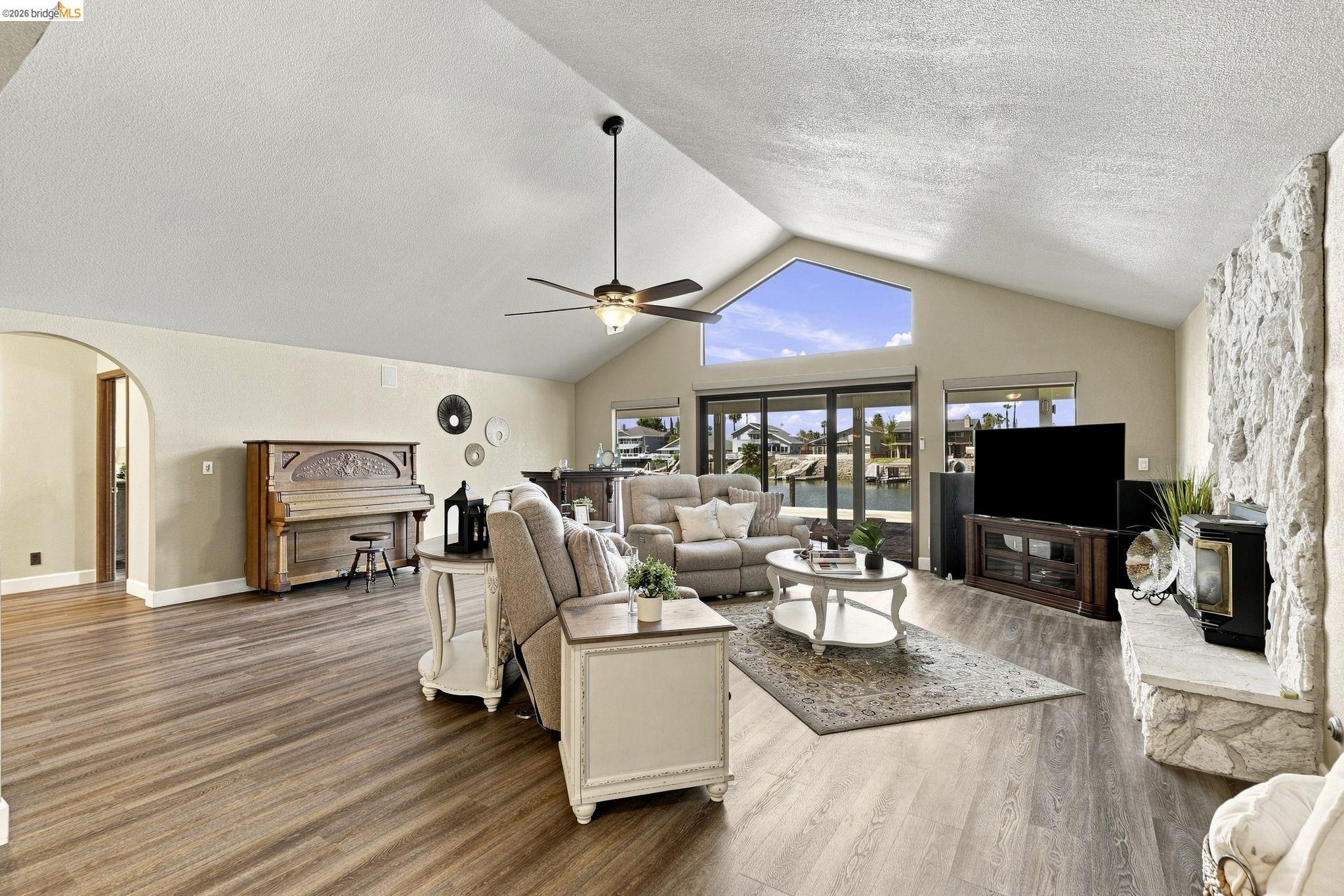 4841 Spinnaker Way