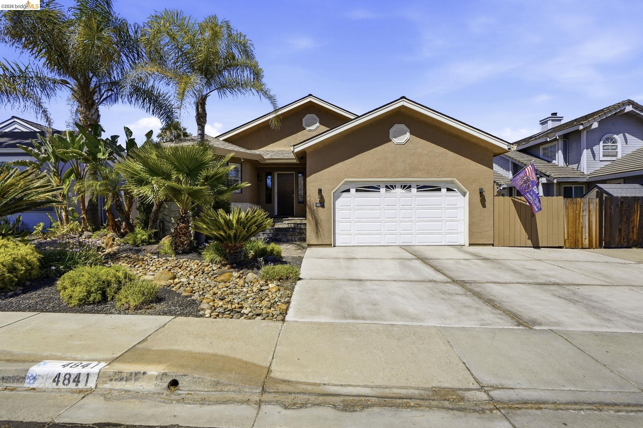 4841 Spinnaker Way