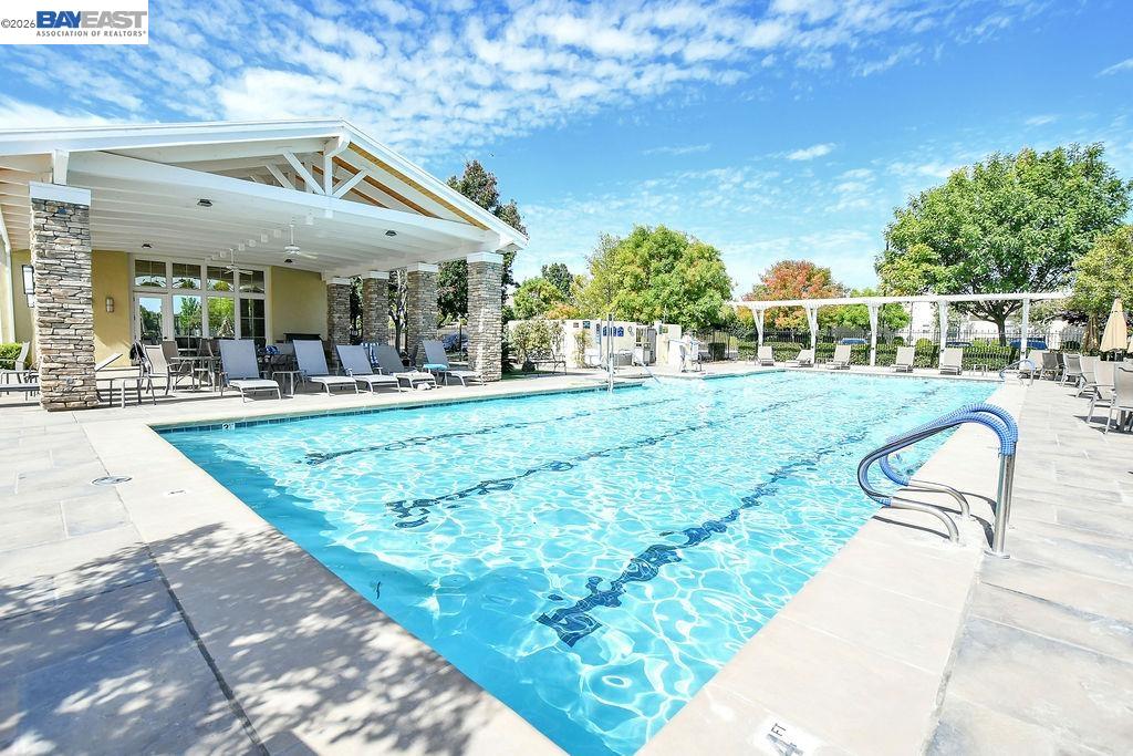 522 Encore Way