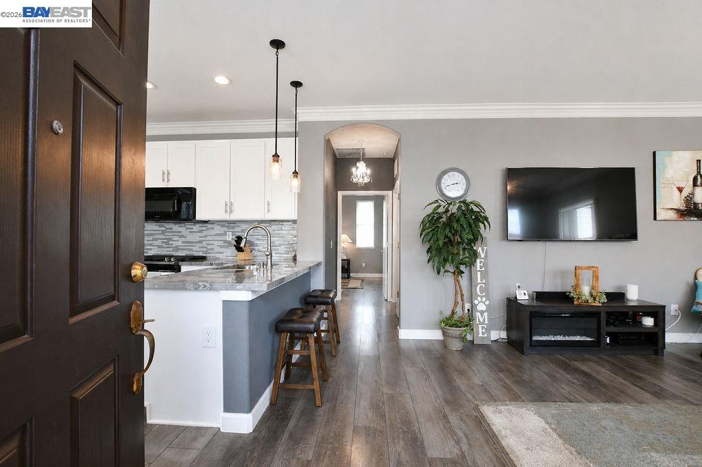 522 Encore Way